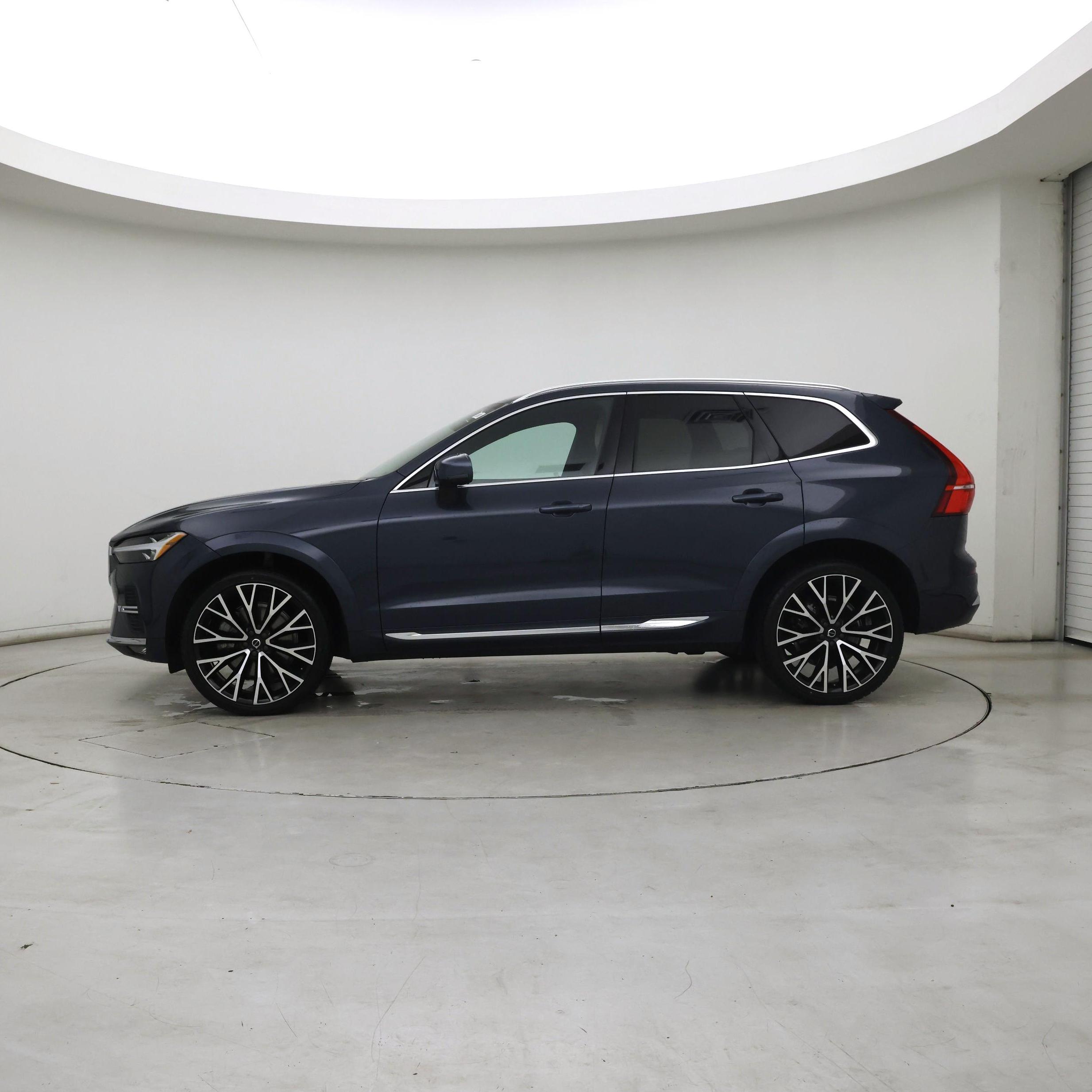 Thumbnail: 2022 Volvo XC60 - 3