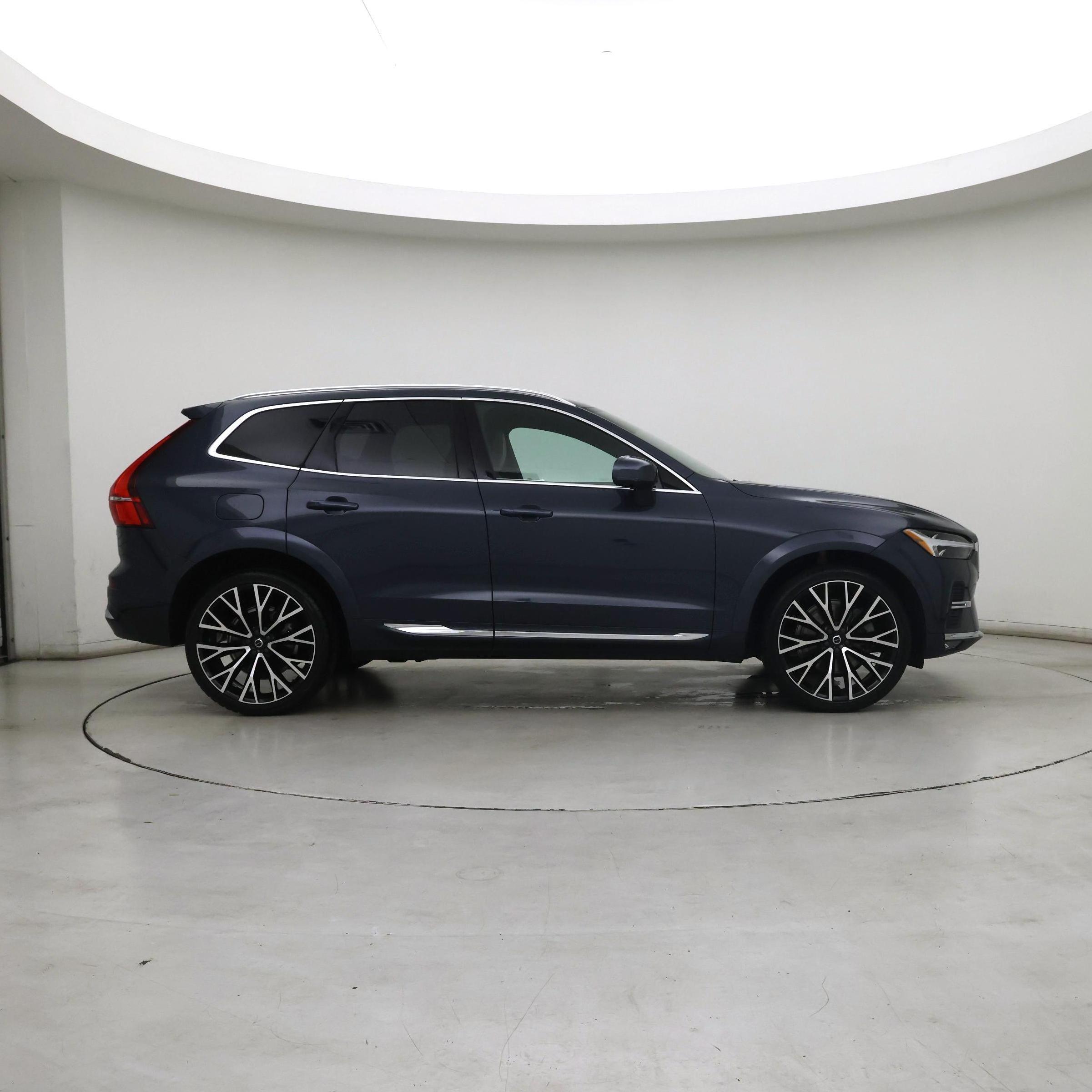 Thumbnail: 2022 Volvo XC60 - 7