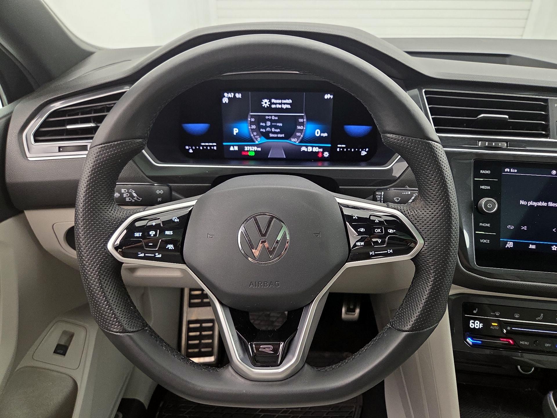 Thumbnail: 2022 Volkswagen Tiguan - 10