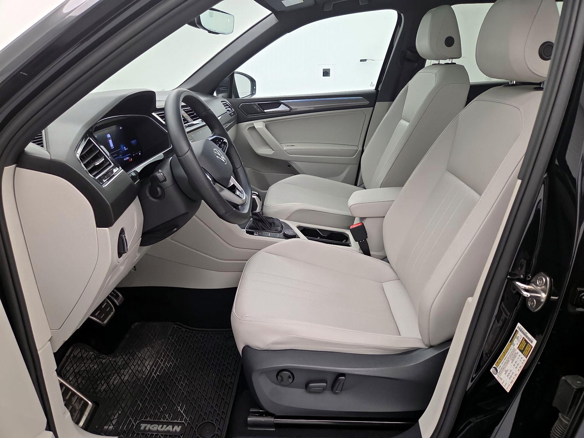 Thumbnail: 2022 Volkswagen Tiguan - 11