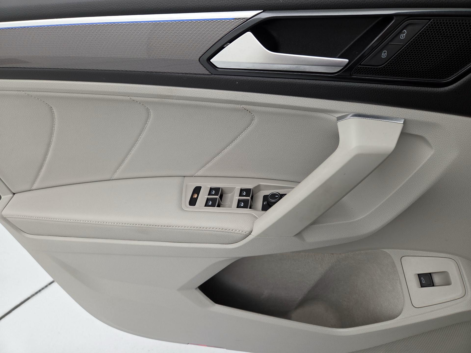 Thumbnail: 2022 Volkswagen Tiguan - 12