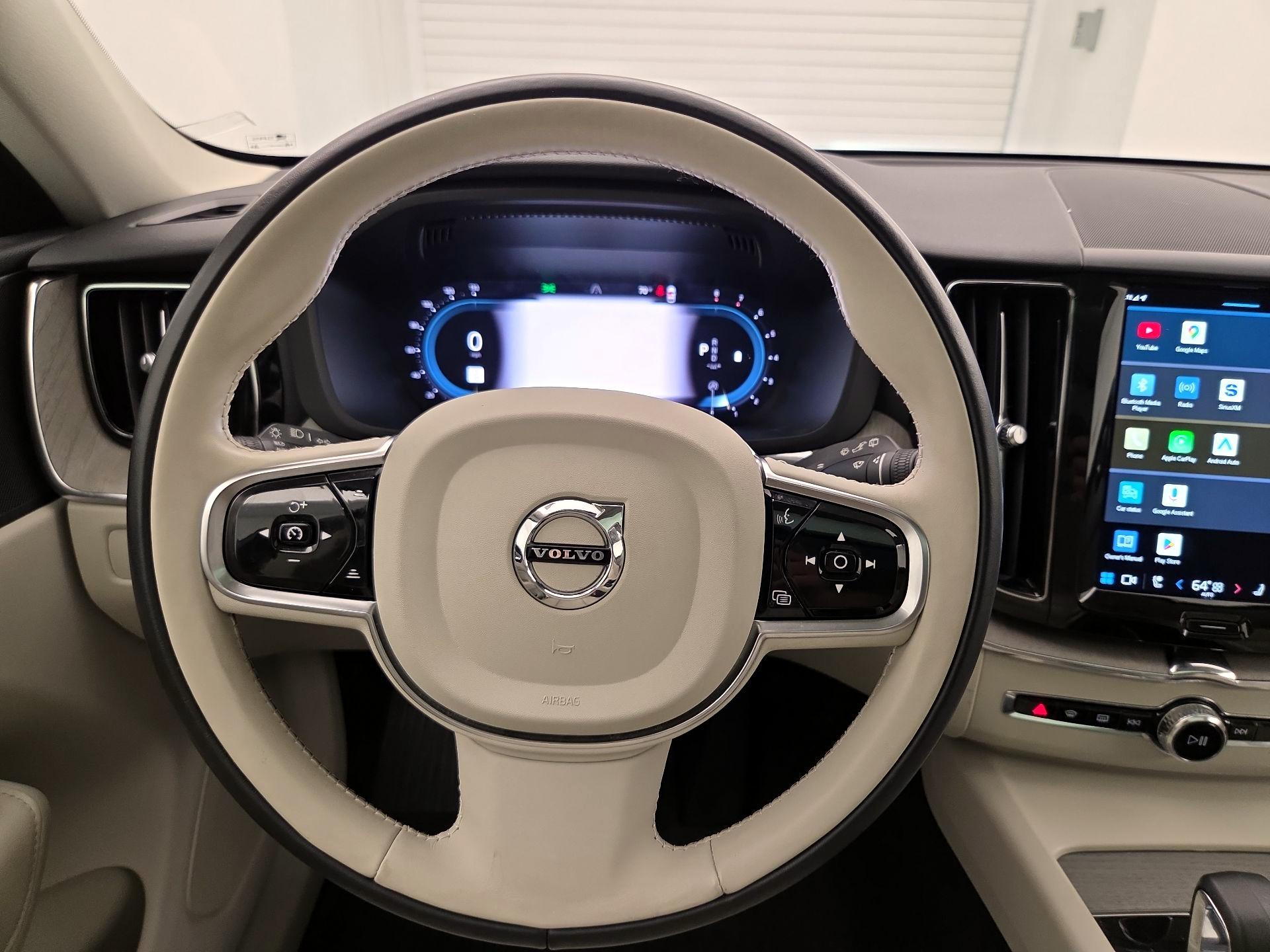 Thumbnail: 2023 Volvo XC60 - 10