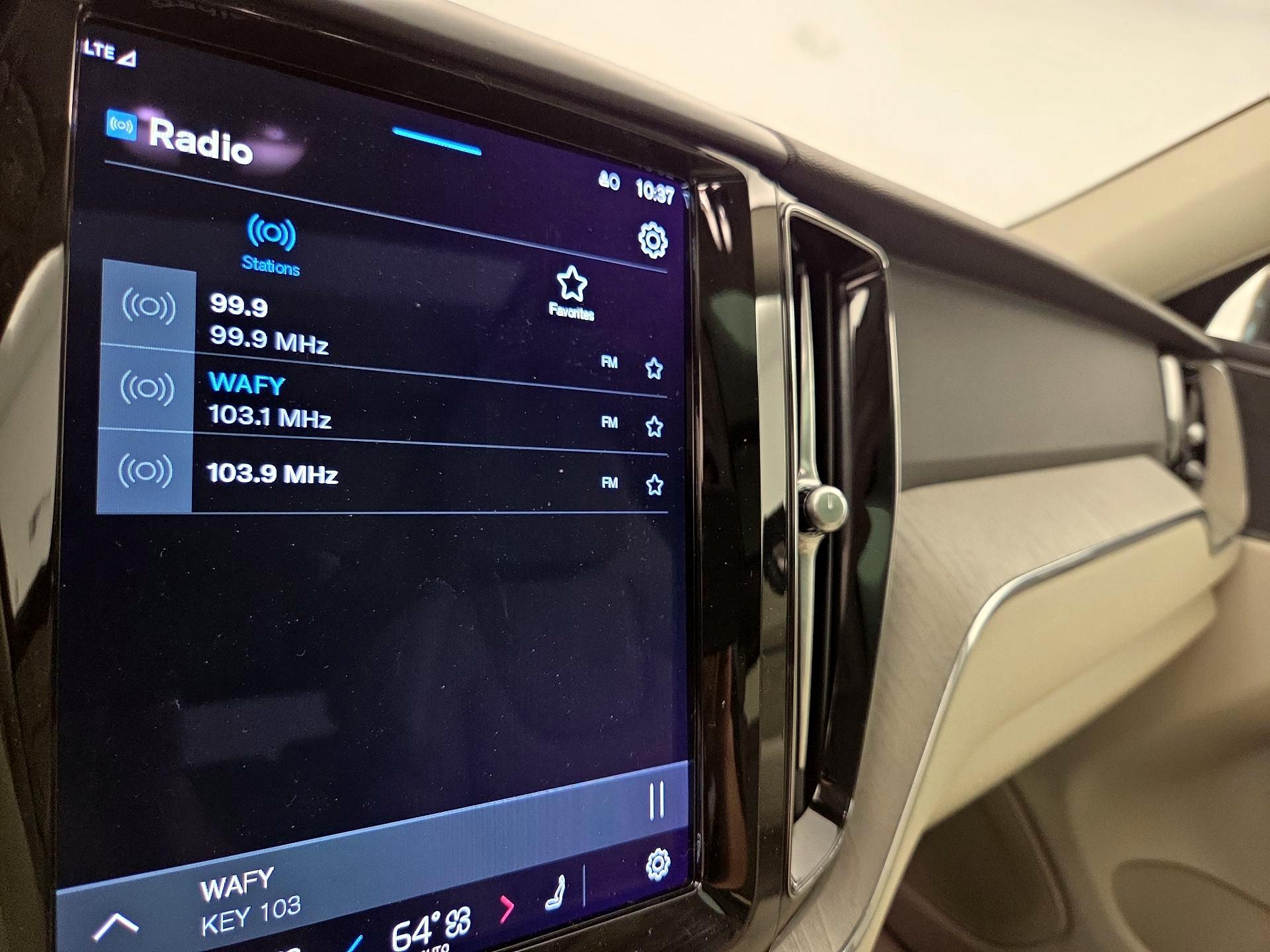 Thumbnail: 2023 Volvo XC60 - 15