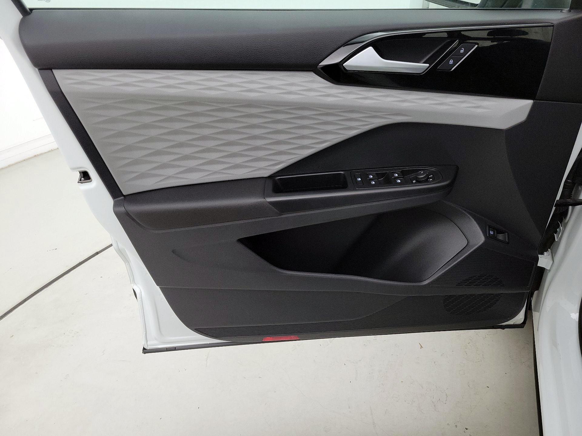 Thumbnail: 2023 Volkswagen Taos - 12