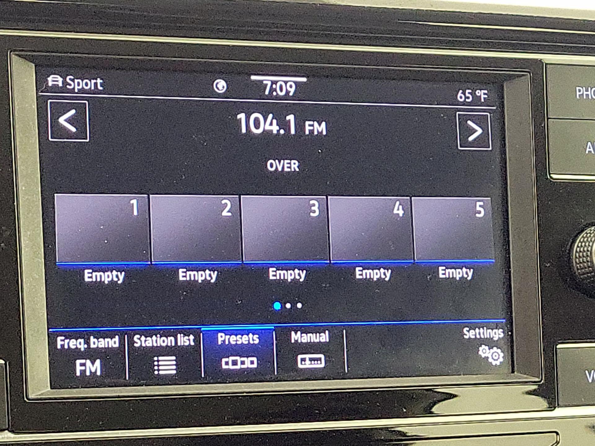 Thumbnail: 2023 Volkswagen Taos - 15