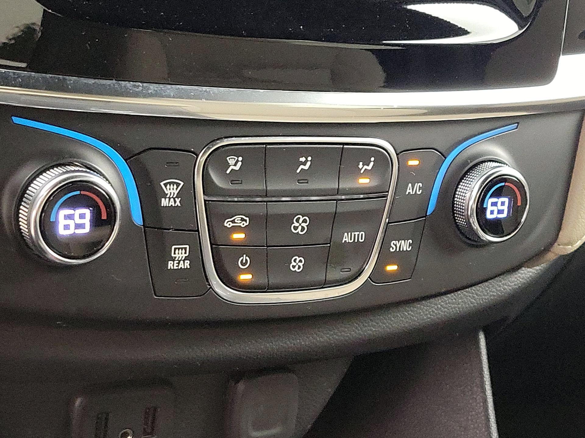 Thumbnail: 2023 Chevrolet Traverse - 16