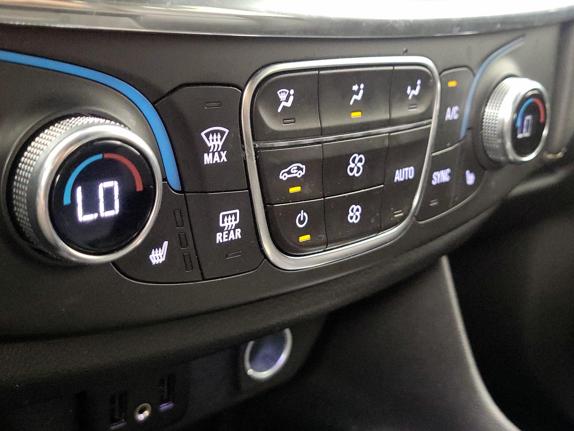 Thumbnail: 2023 Chevrolet Traverse - 16