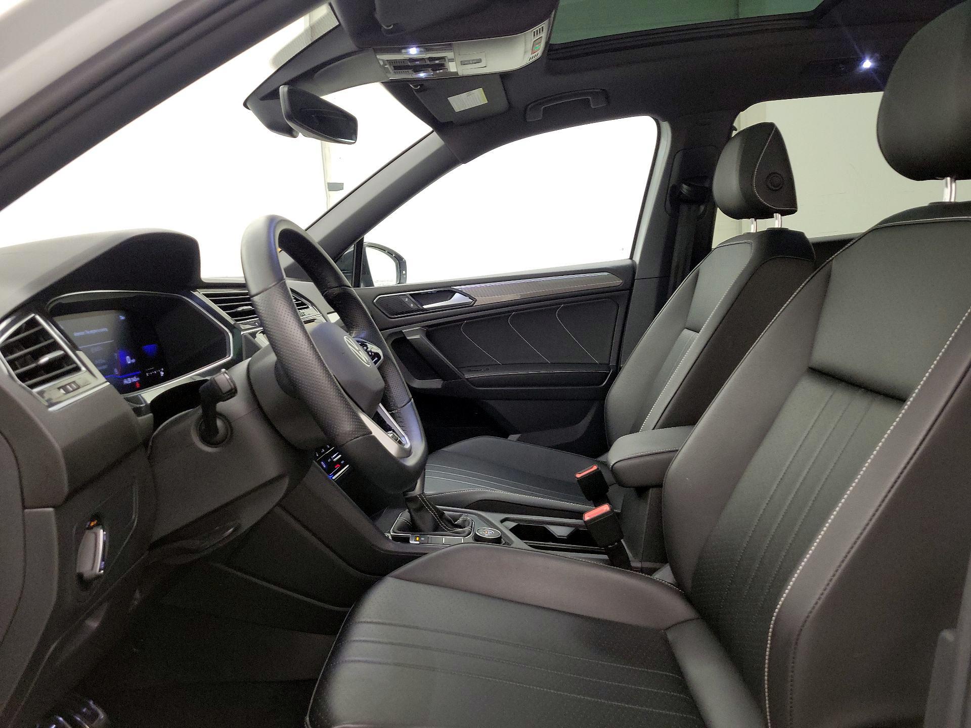 Thumbnail: 2022 Volkswagen Tiguan - 11