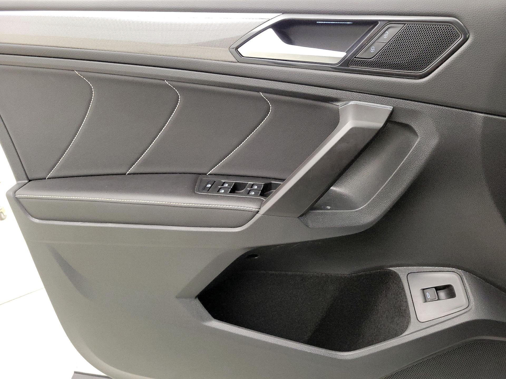 Thumbnail: 2022 Volkswagen Tiguan - 12