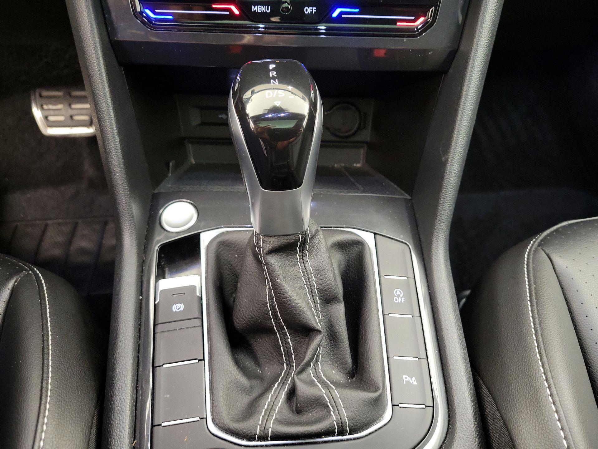 Thumbnail: 2022 Volkswagen Tiguan - 17