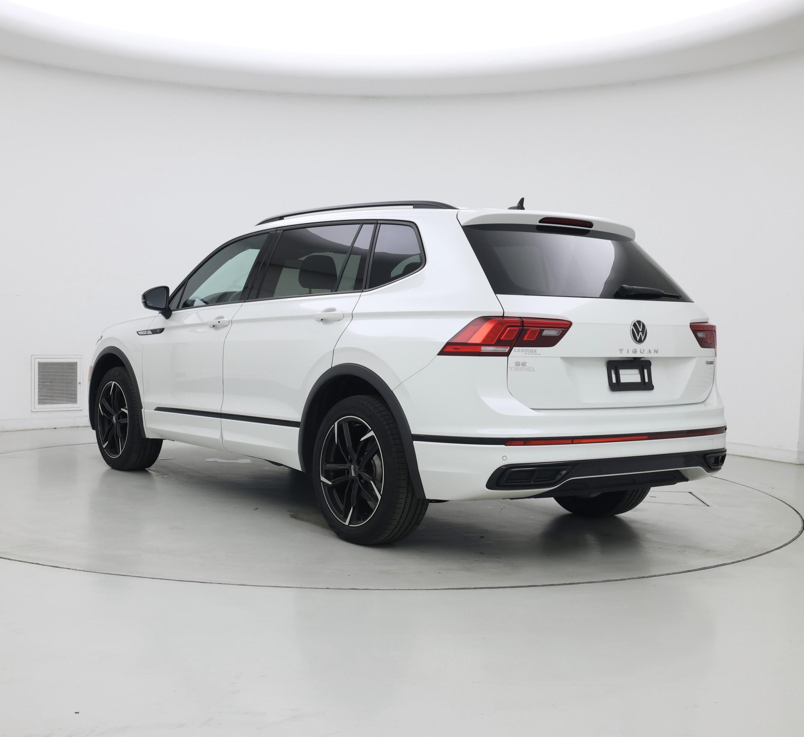 Thumbnail: 2022 Volkswagen Tiguan - 2