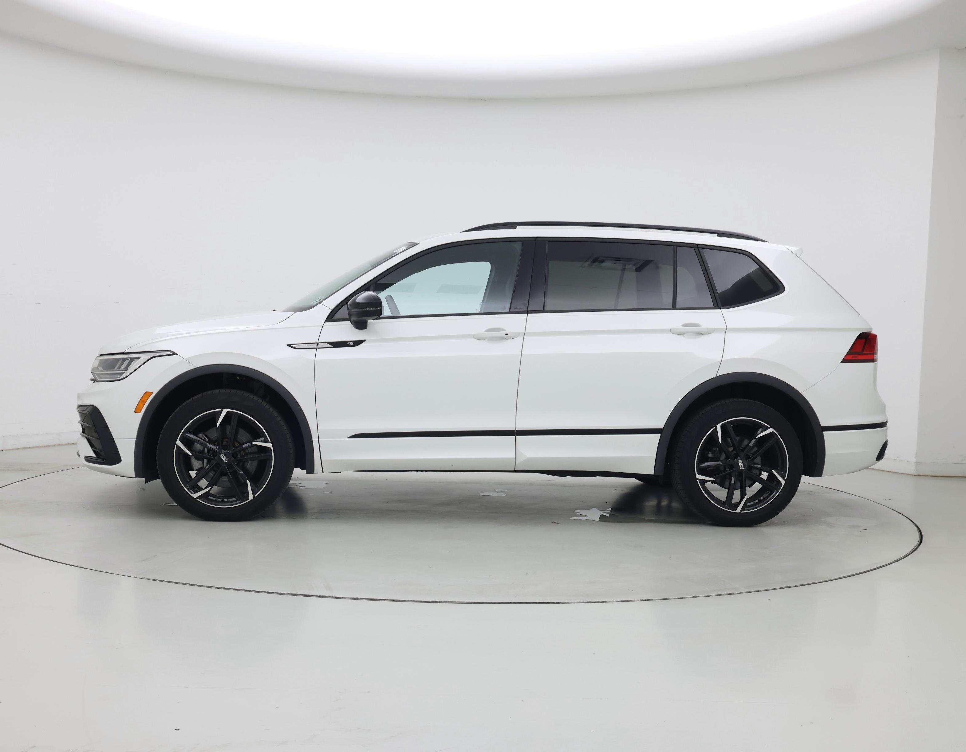 Thumbnail: 2022 Volkswagen Tiguan - 3