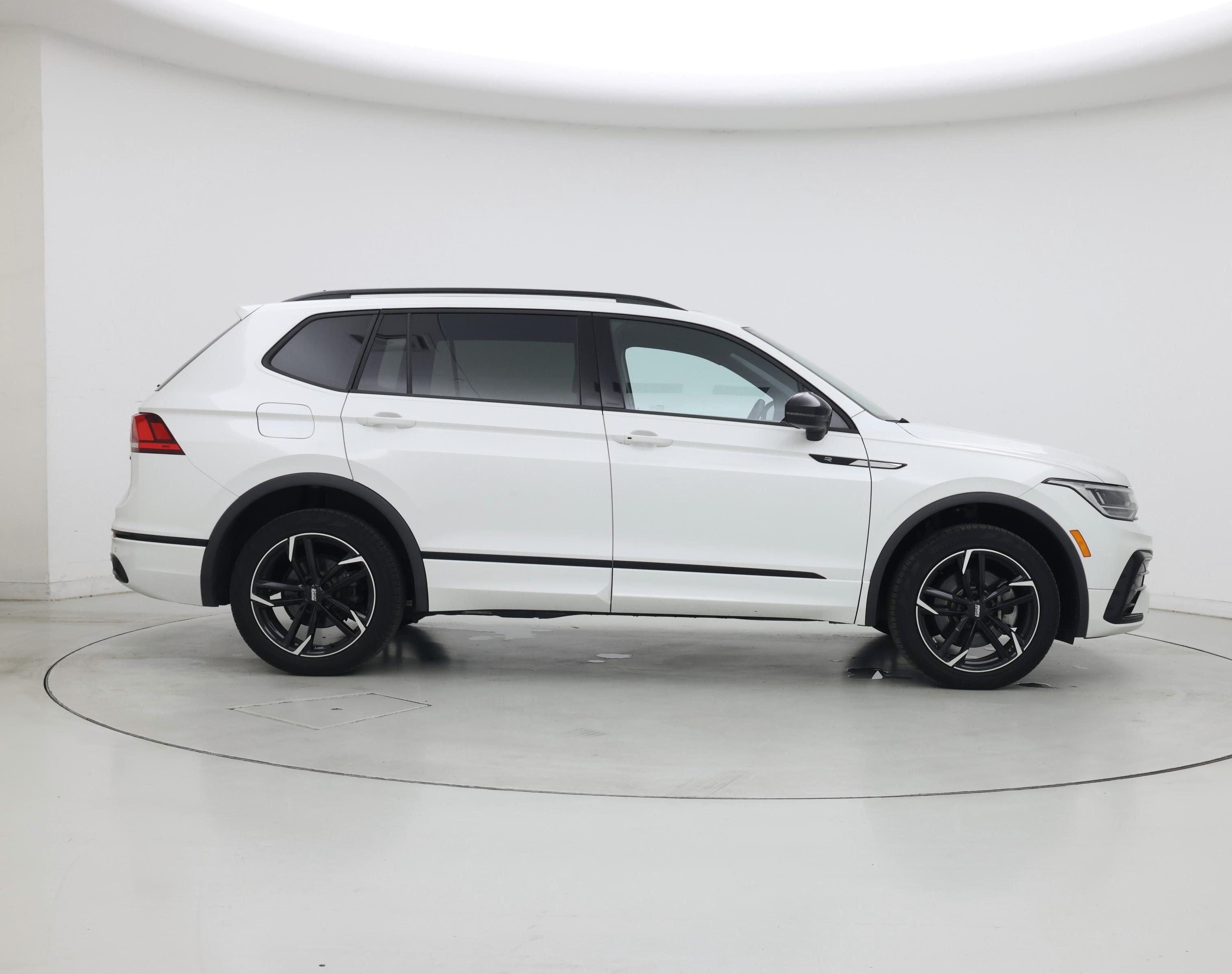 Thumbnail: 2022 Volkswagen Tiguan - 7