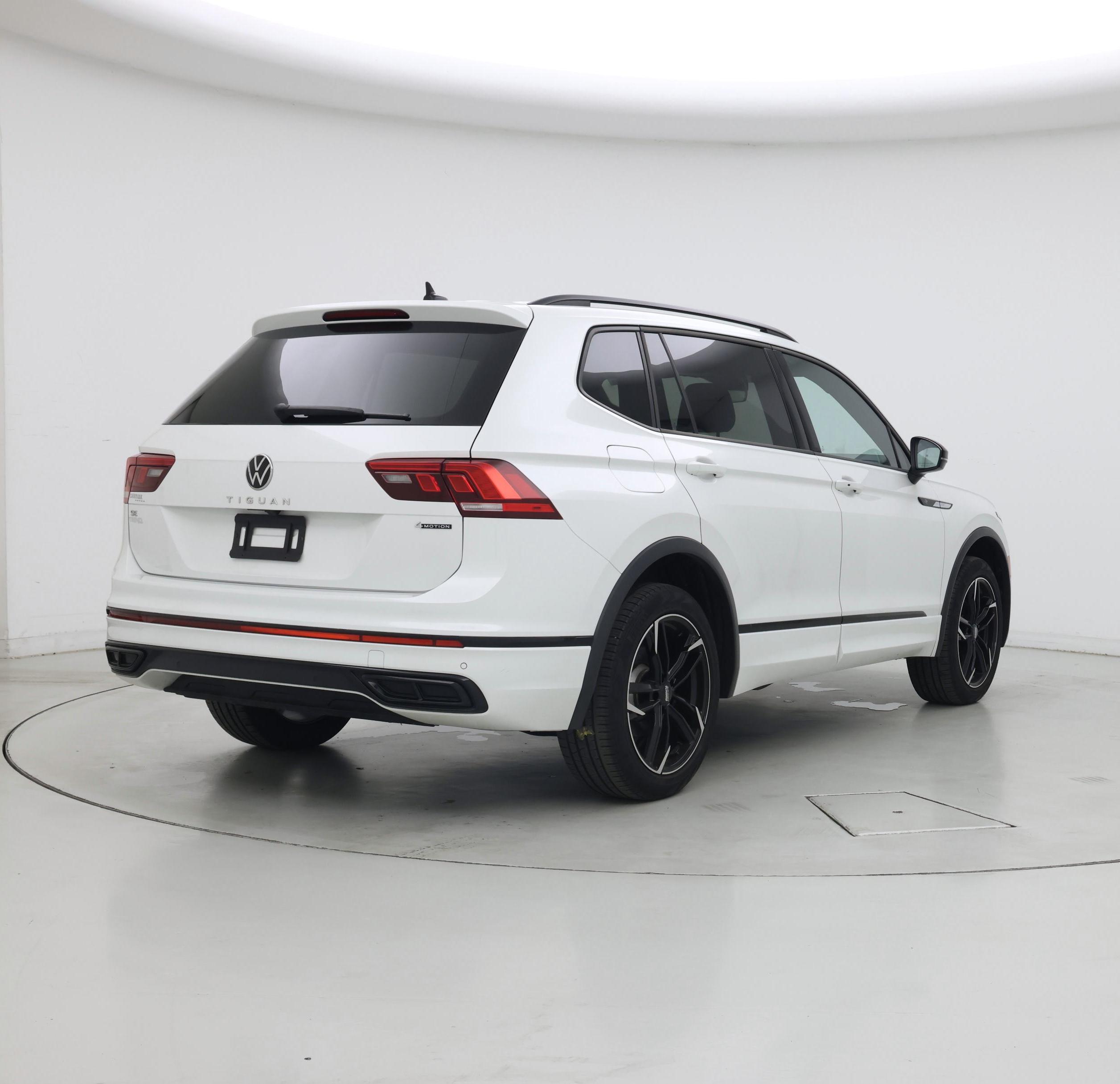 Thumbnail: 2022 Volkswagen Tiguan - 8
