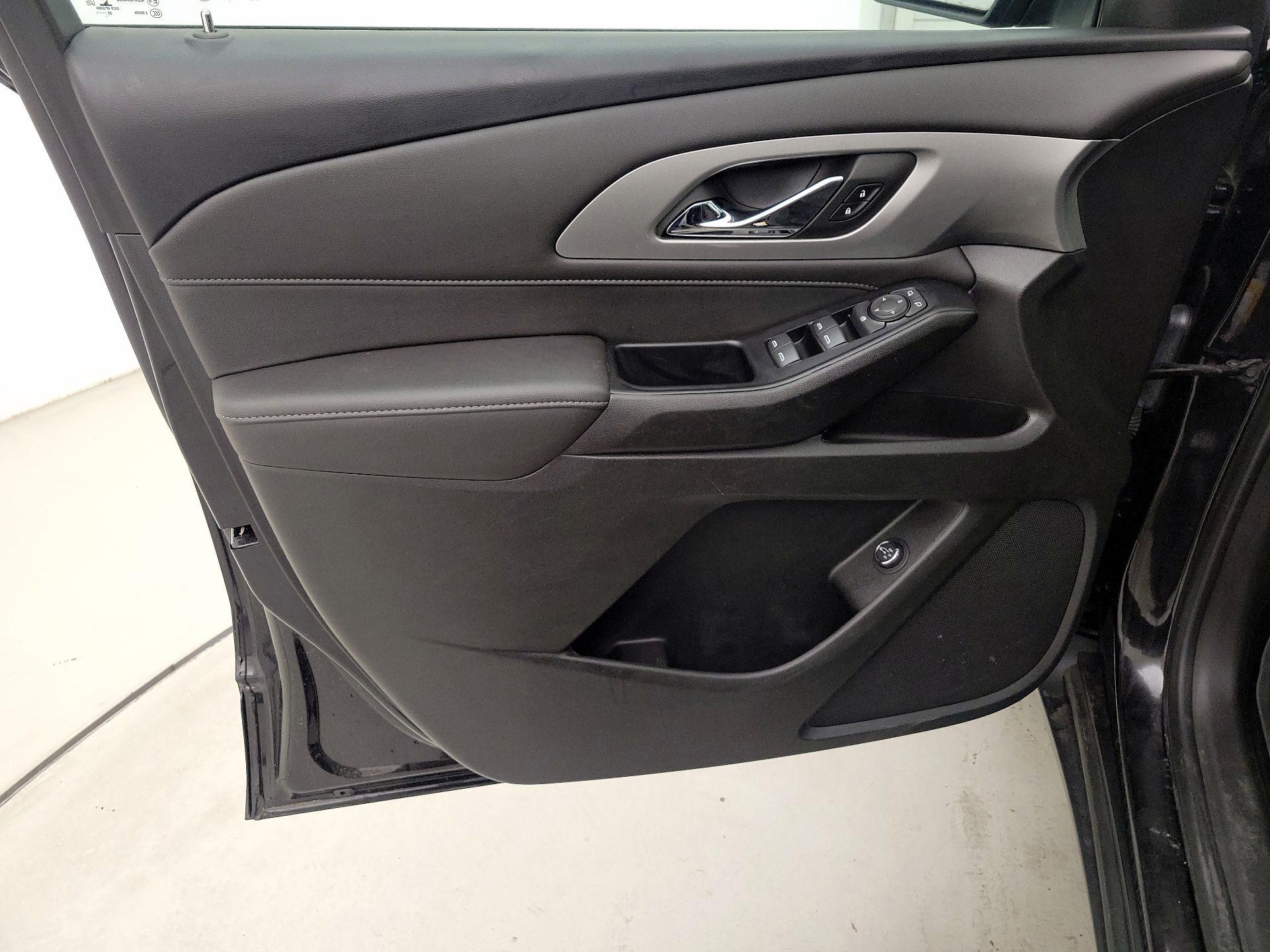 Thumbnail: 2023 Chevrolet Traverse - 12