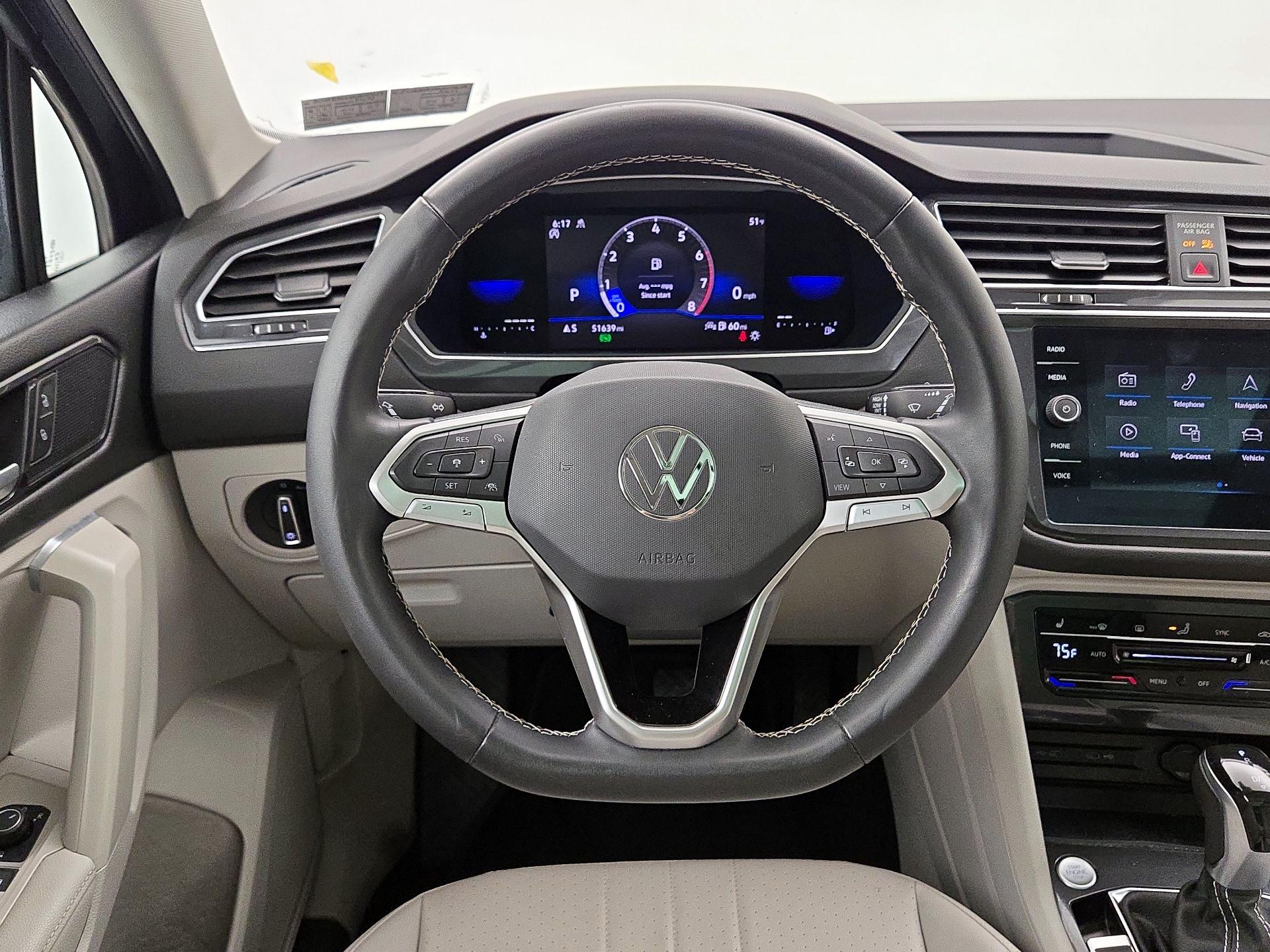 Thumbnail: 2022 Volkswagen Tiguan - 10