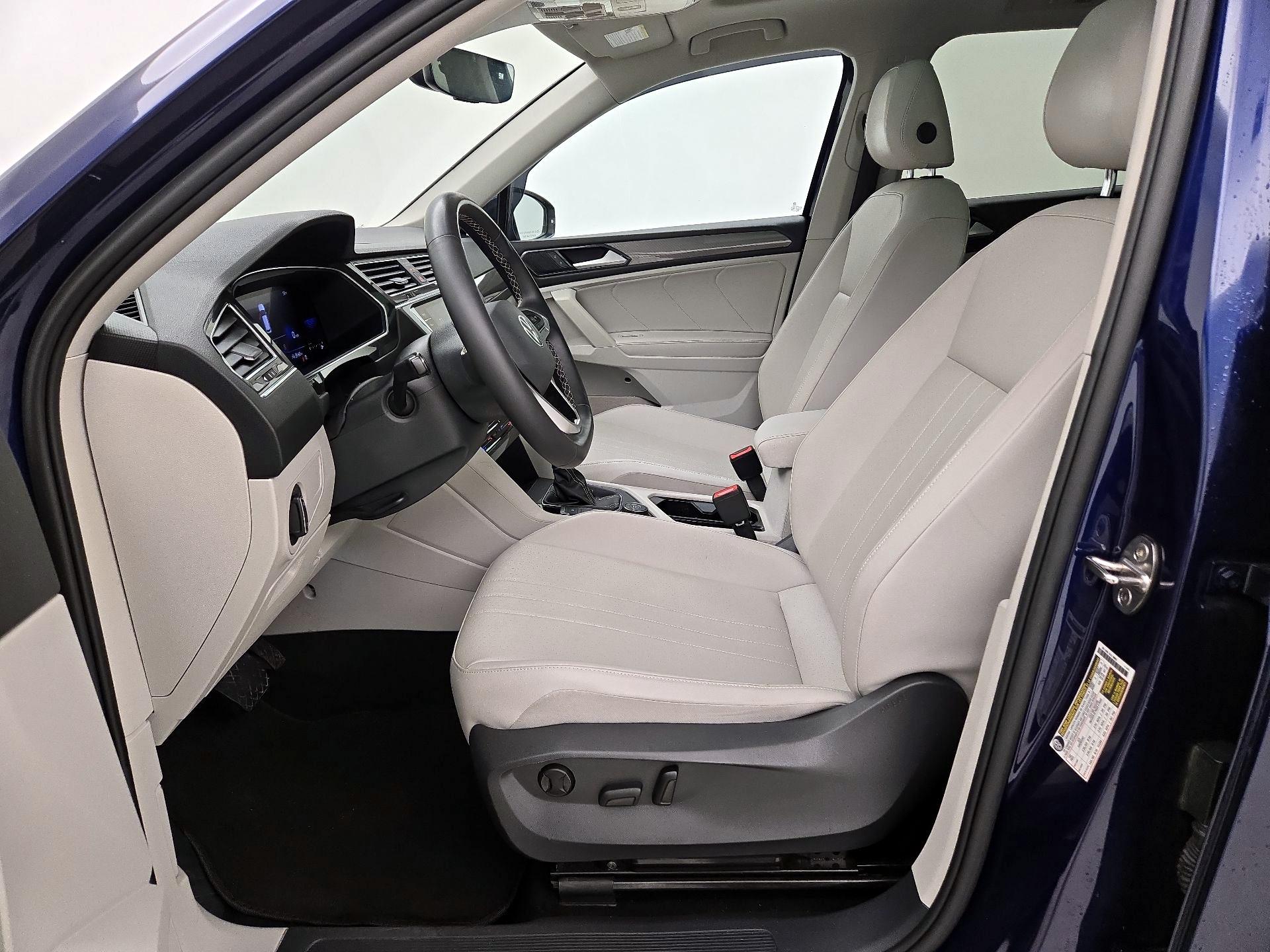Thumbnail: 2022 Volkswagen Tiguan - 11