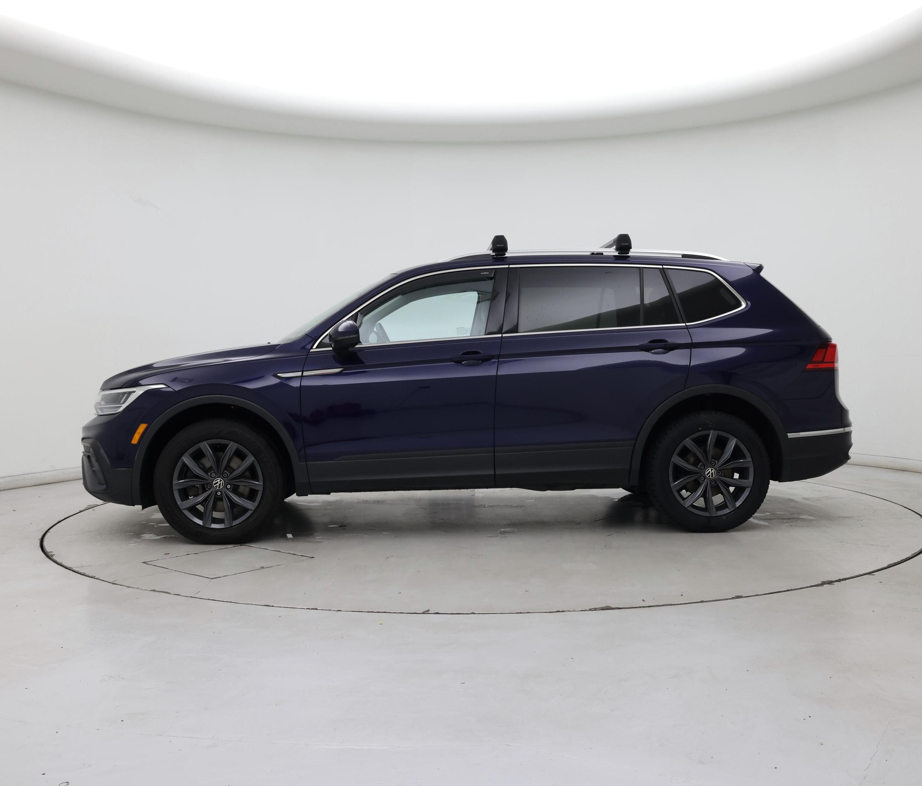 Thumbnail: 2022 Volkswagen Tiguan - 3