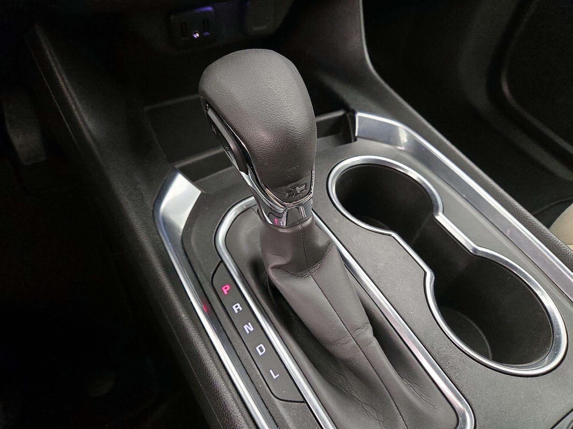 Thumbnail: 2022 Chevrolet Traverse - 17