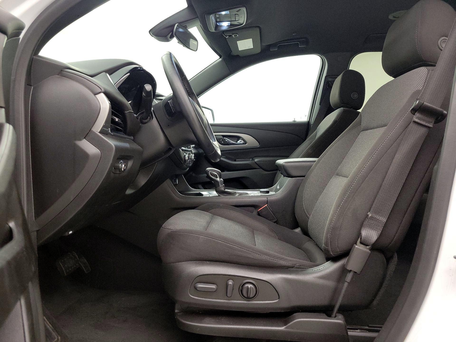 Thumbnail: 2023 Chevrolet Traverse - 11