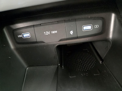 USB/AUX Ports