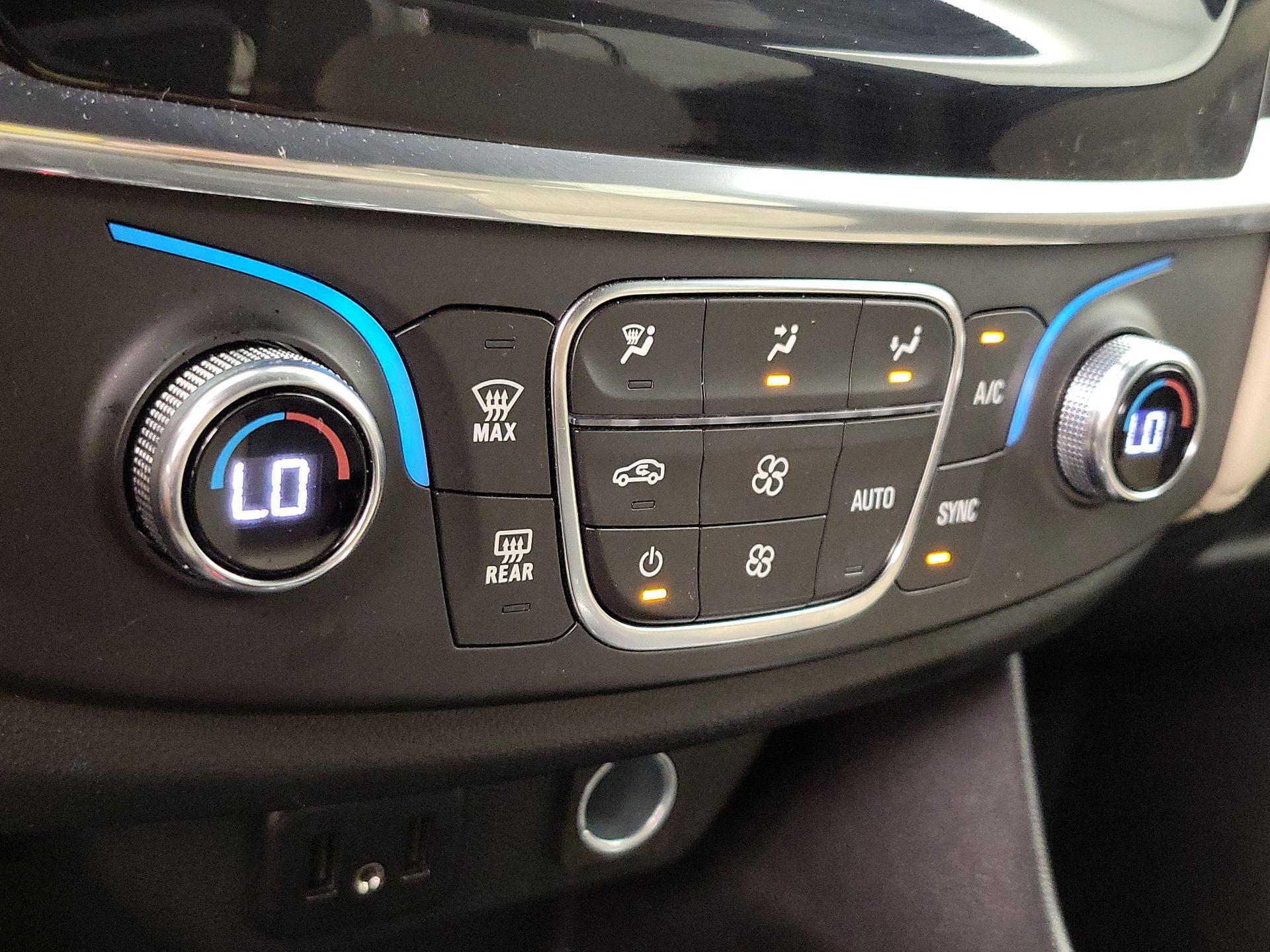 Thumbnail: 2023 Chevrolet Traverse - 16