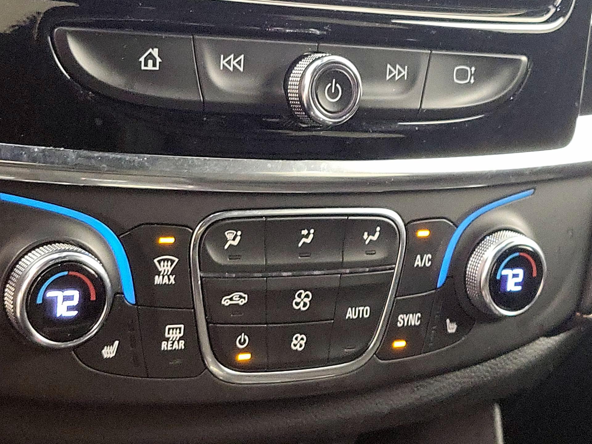 Thumbnail: 2023 Chevrolet Traverse - 16