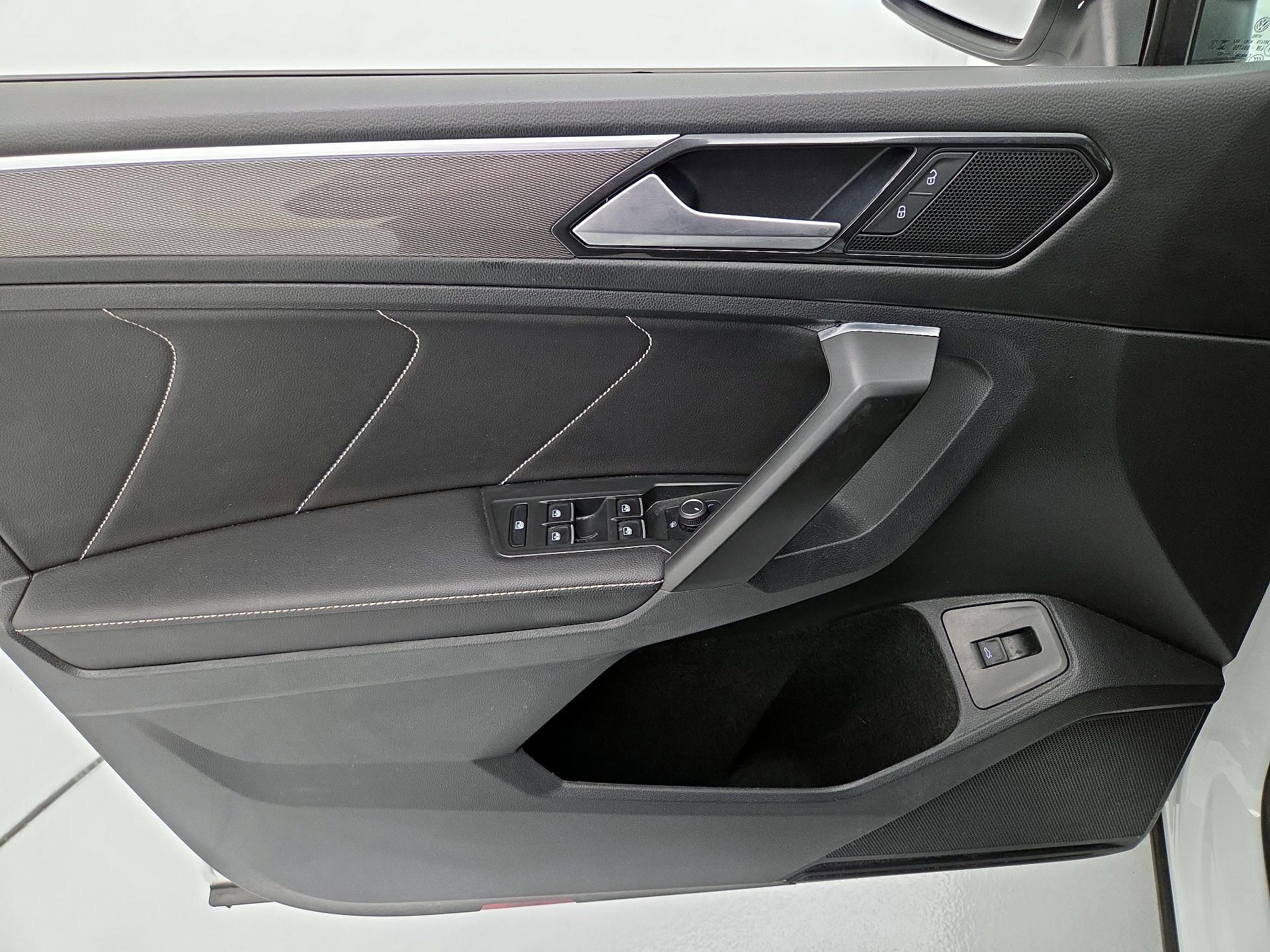 Thumbnail: 2023 Volkswagen Tiguan - 12