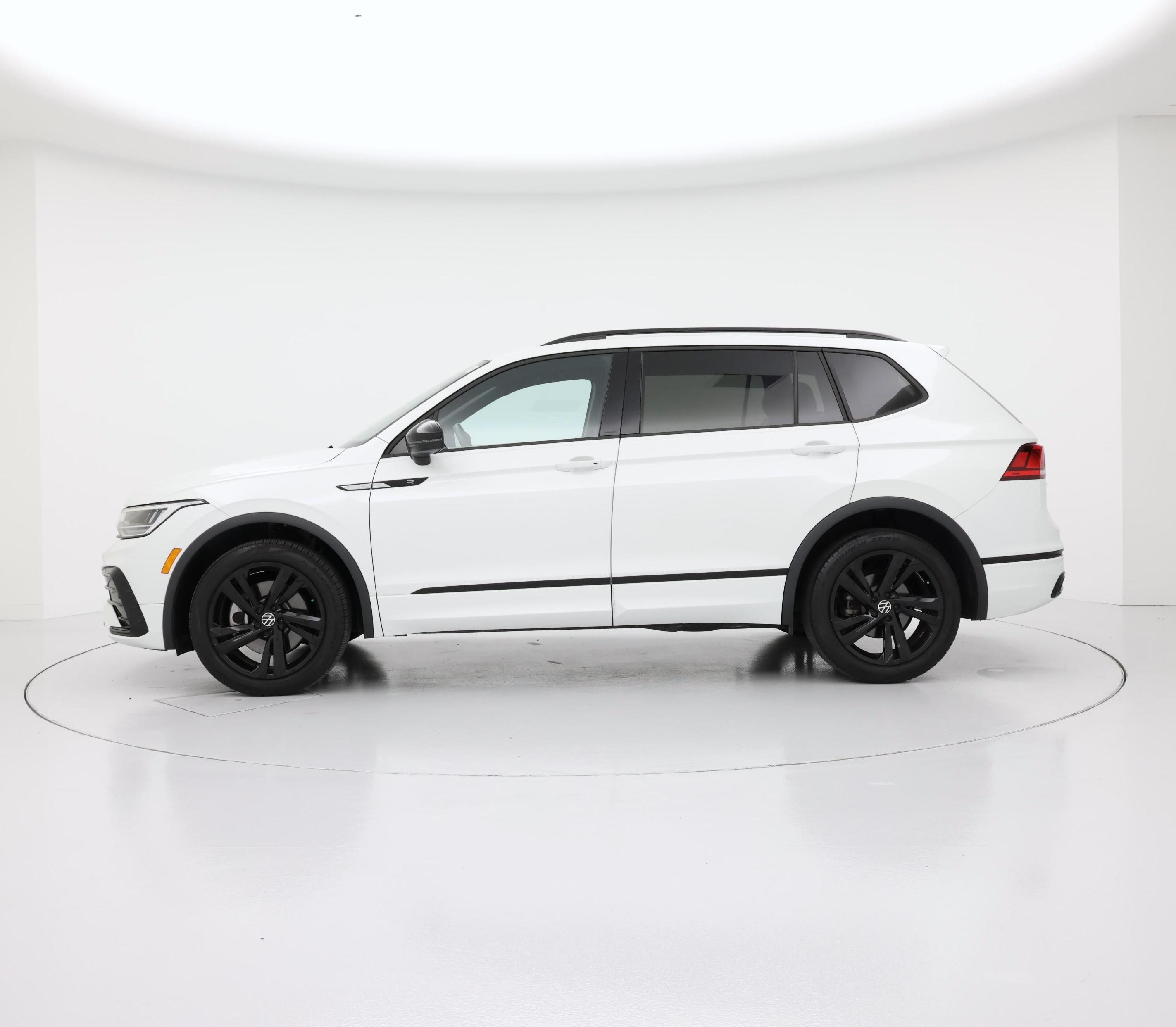 Thumbnail: 2023 Volkswagen Tiguan - 3