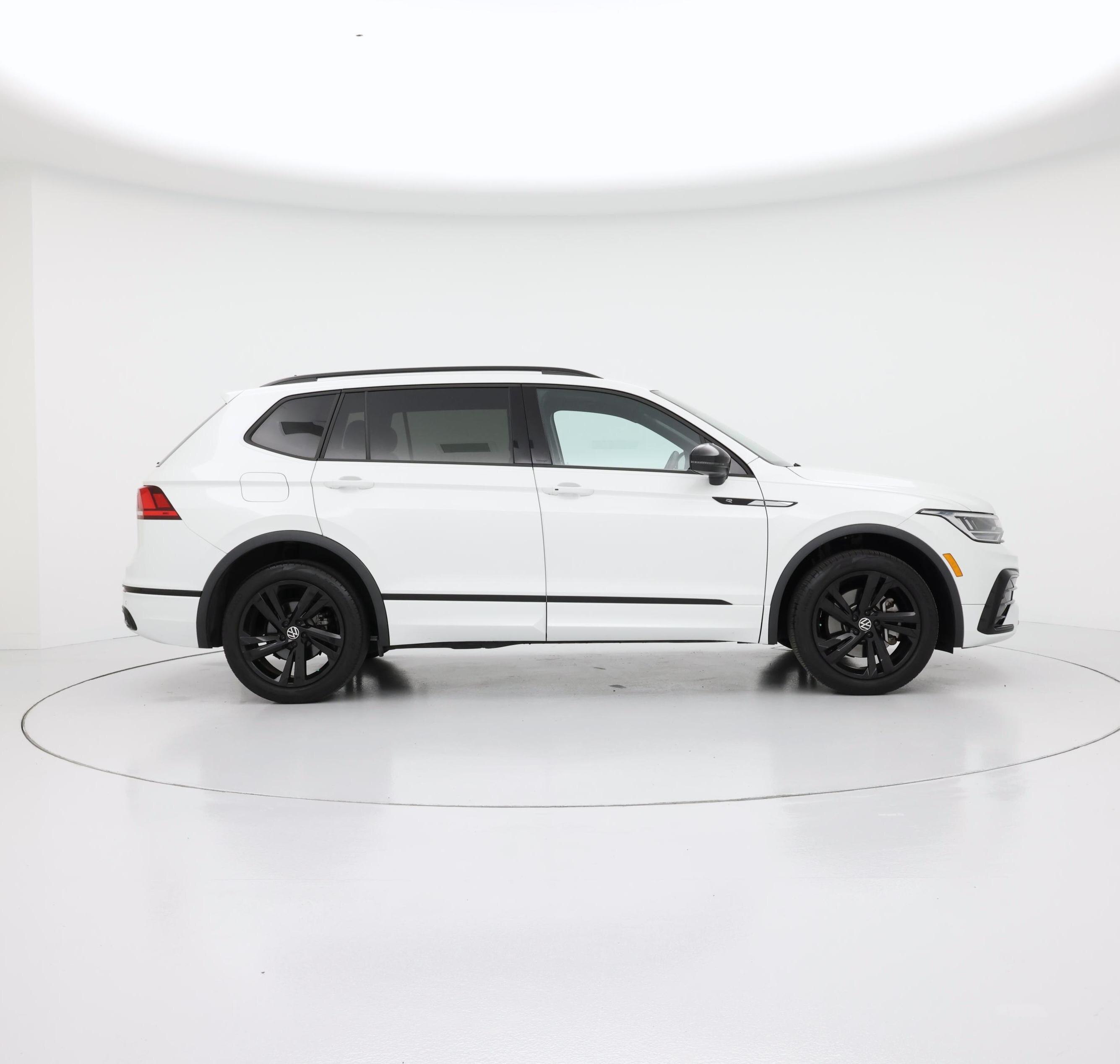 Thumbnail: 2023 Volkswagen Tiguan - 7