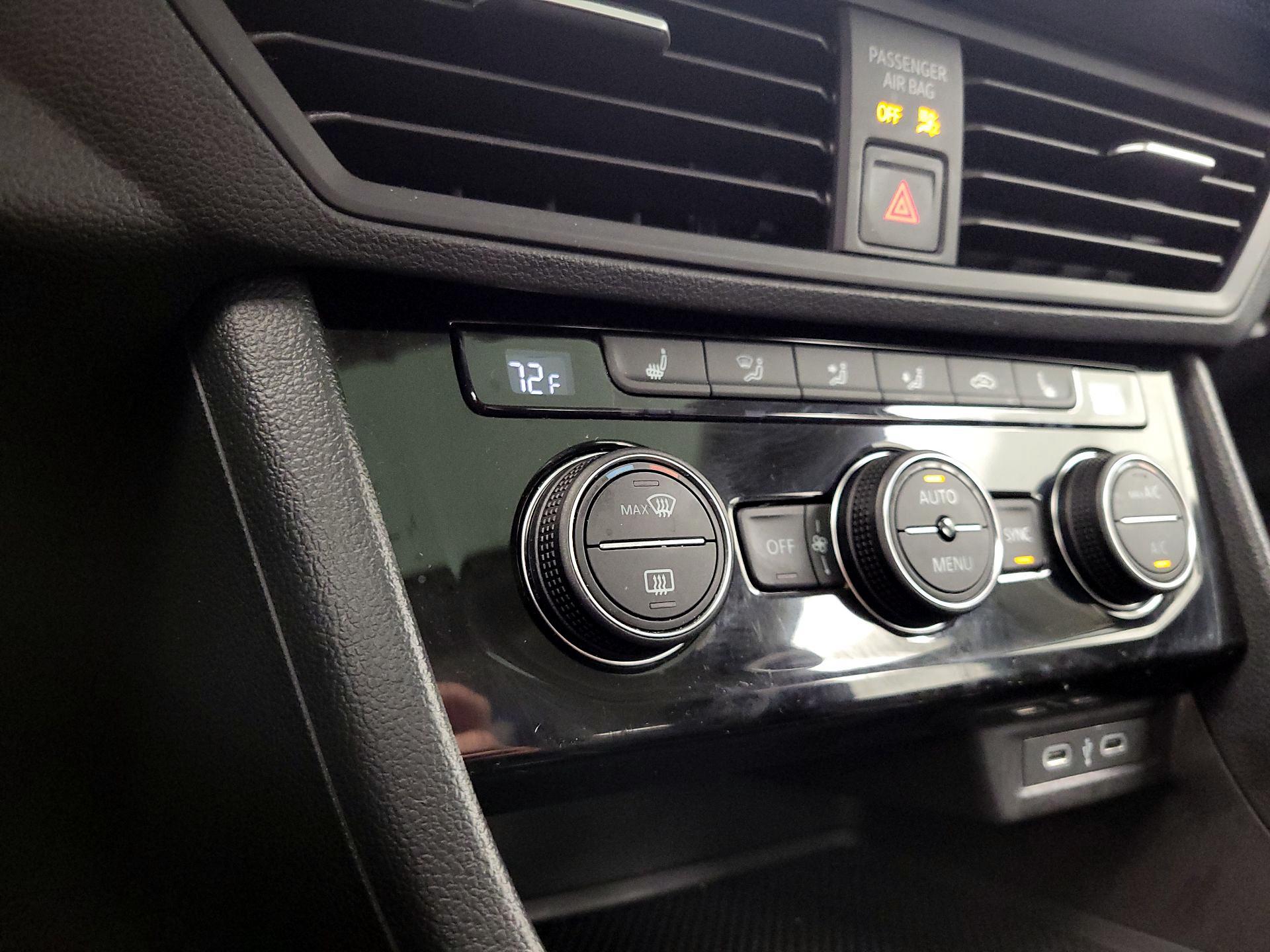 Thumbnail: 2024 Volkswagen Jetta - 16