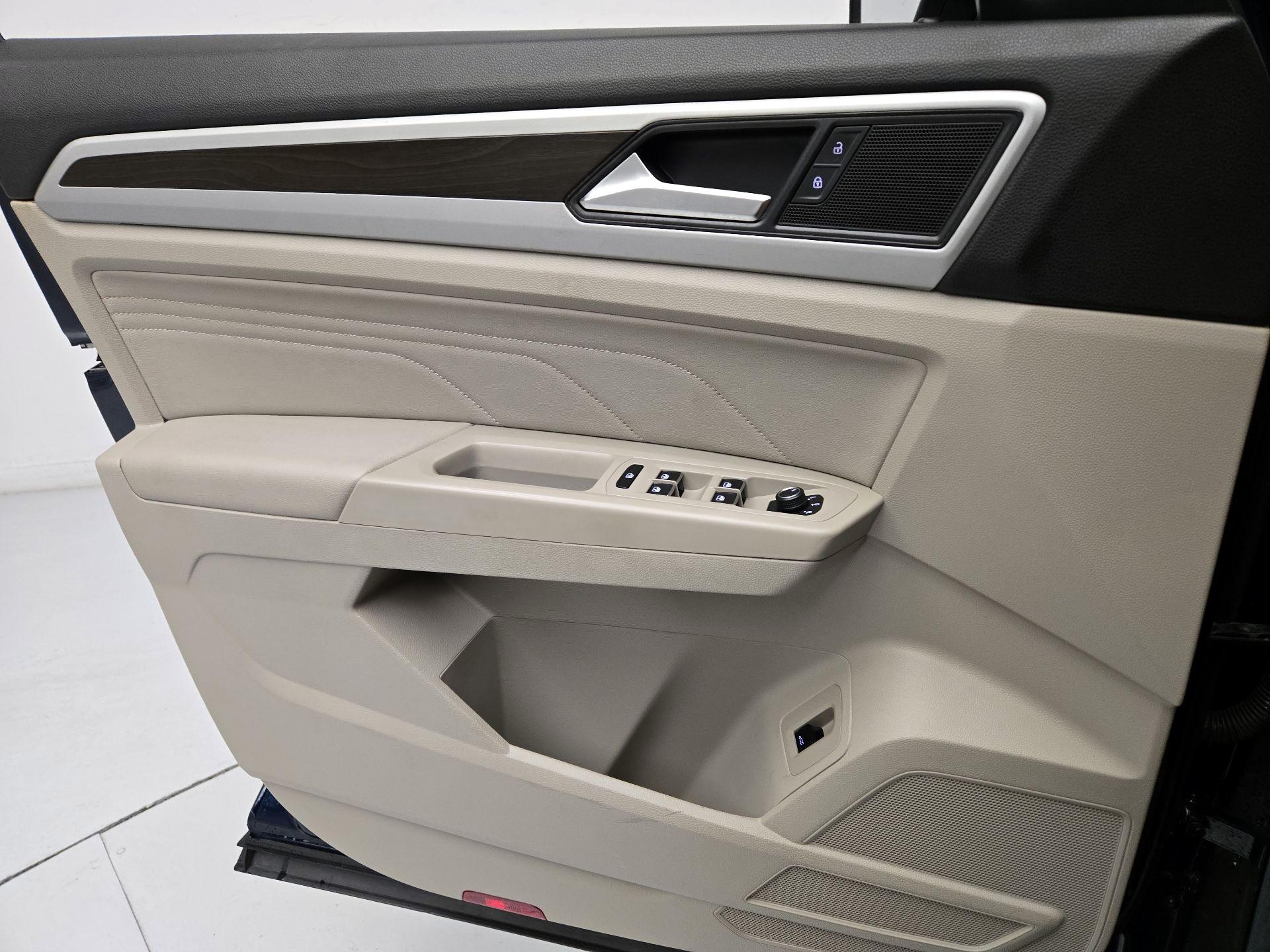 Thumbnail: 2022 Volkswagen Atlas - 12