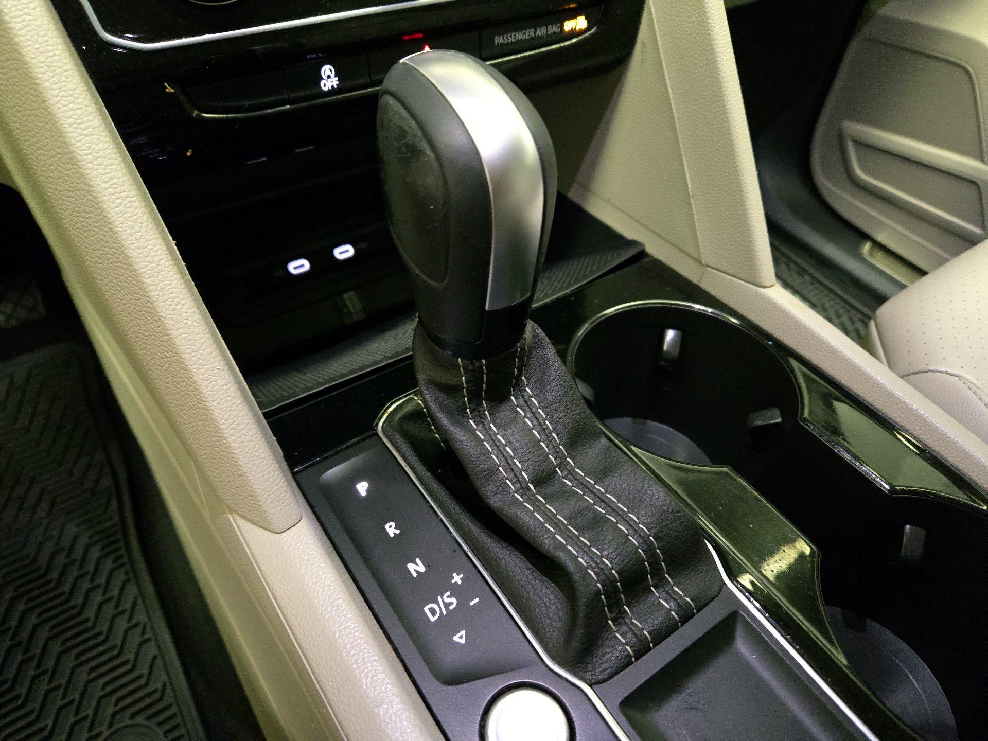 Thumbnail: 2022 Volkswagen Atlas - 17