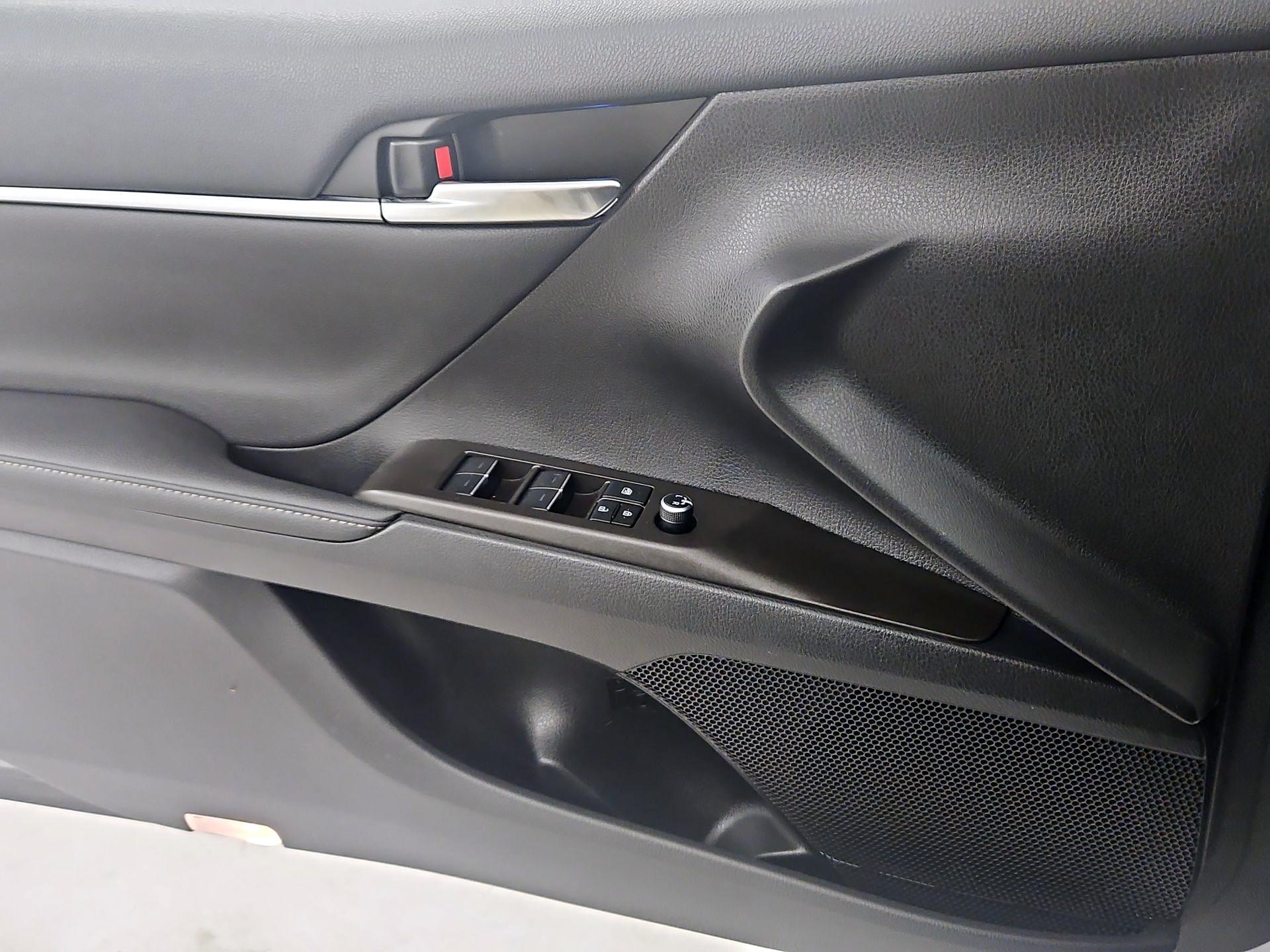 Thumbnail: 2022 Toyota Camry - 12