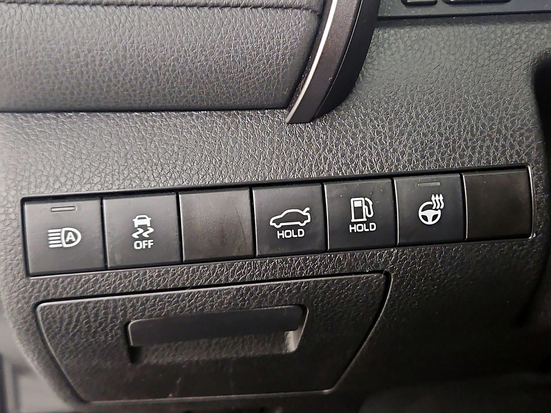 Thumbnail: 2022 Toyota Camry - 13