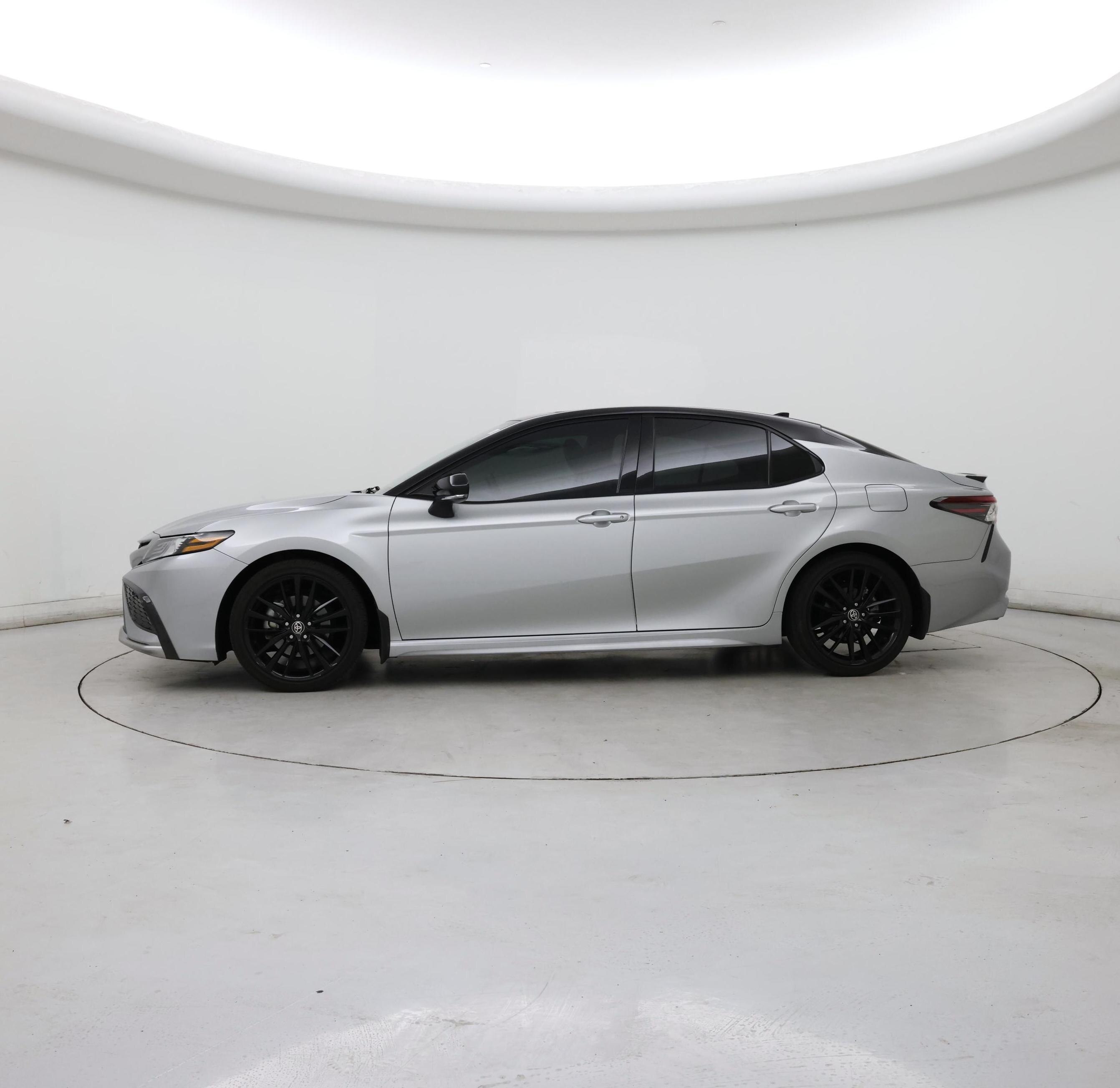 Thumbnail: 2022 Toyota Camry - 3