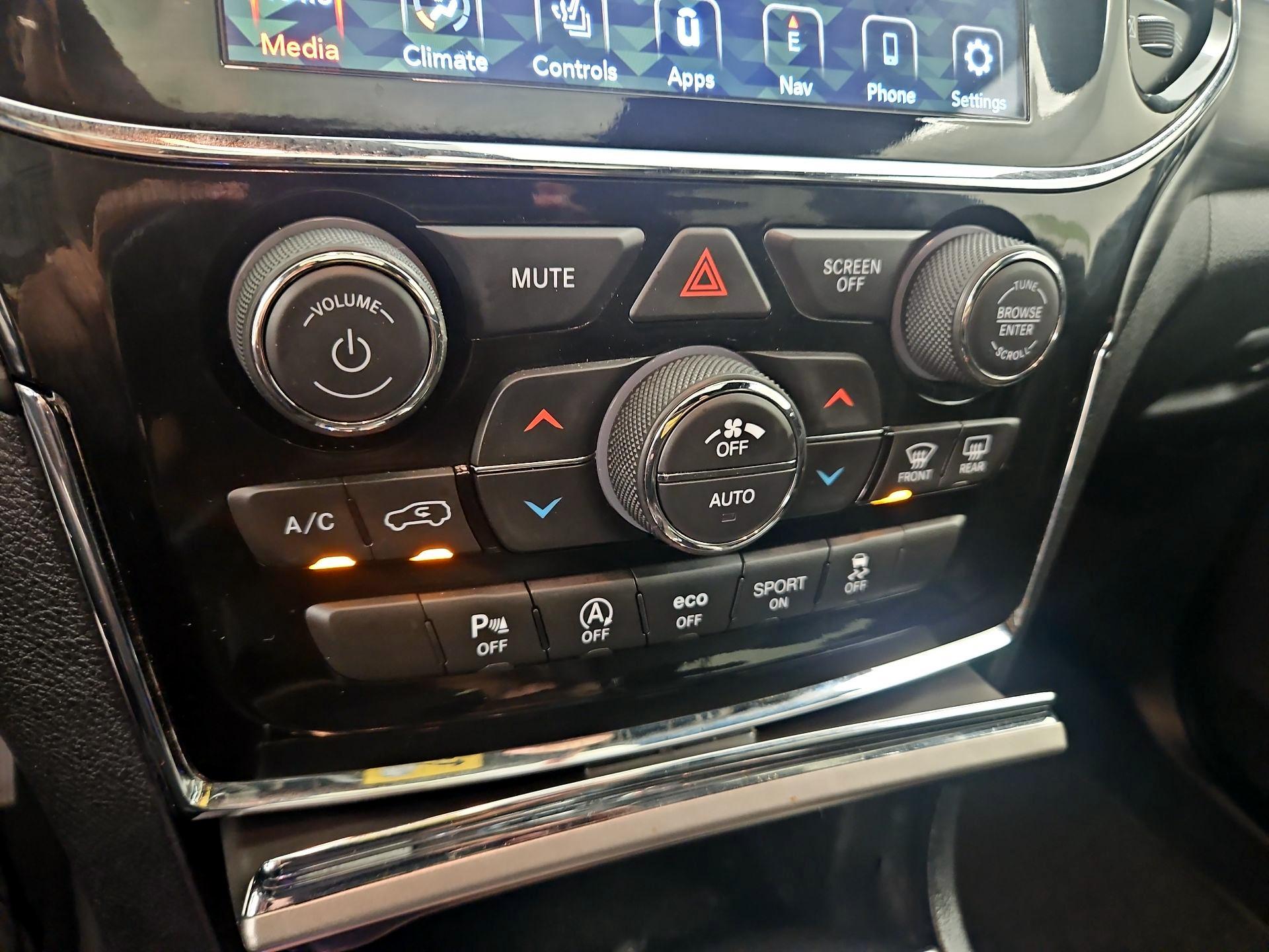 Thumbnail: 2020 Jeep Grand Cherokee - 17