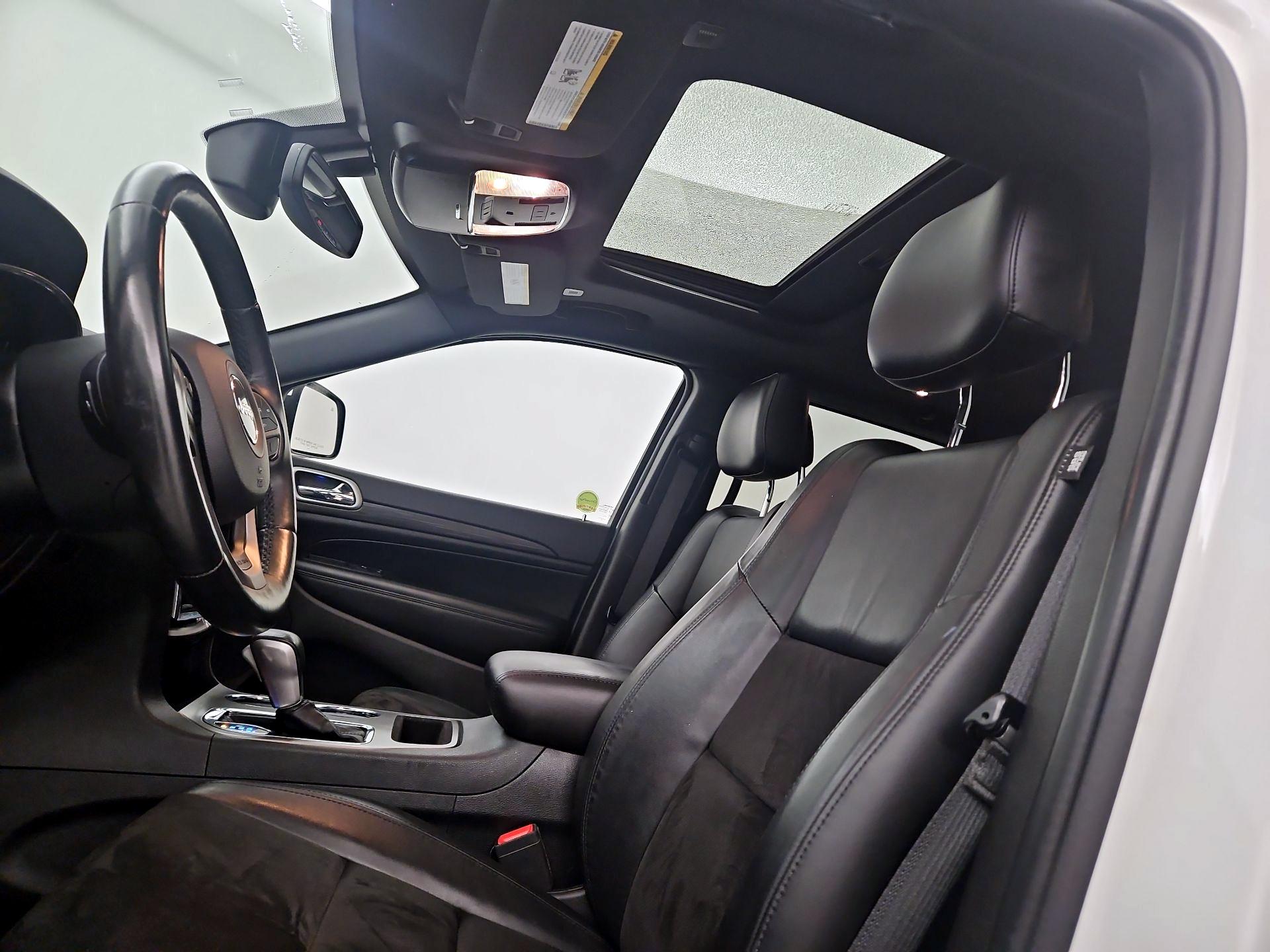 Thumbnail: 2020 Jeep Grand Cherokee - 20