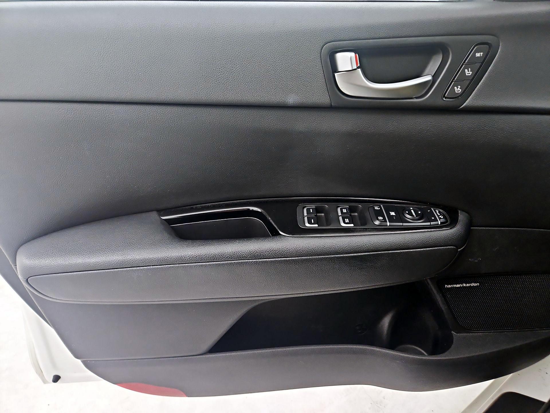 Thumbnail: 2017 Kia Optima - 12