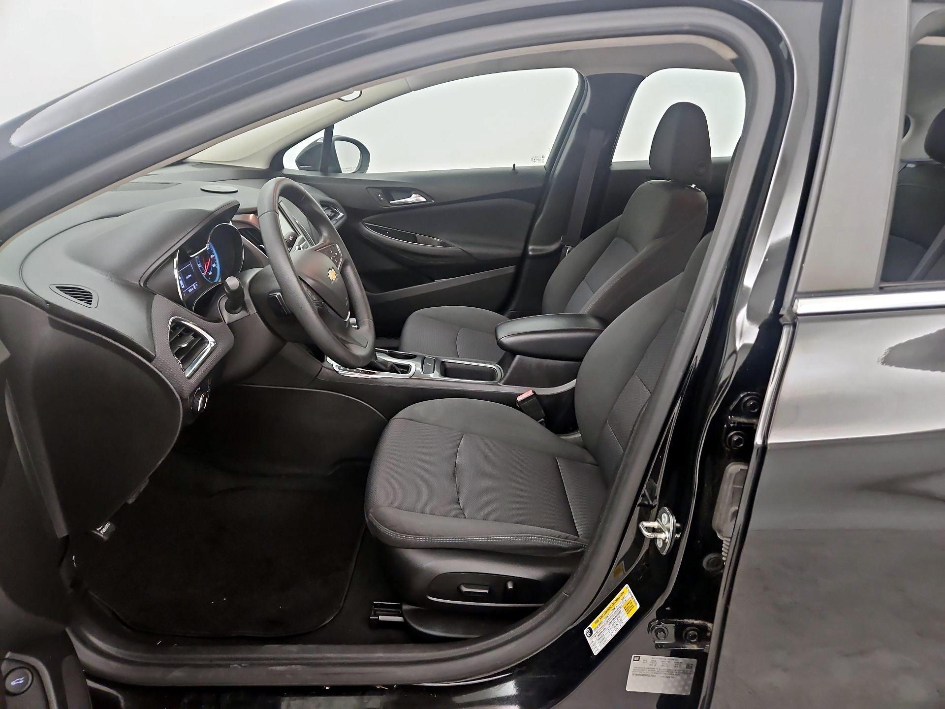 Thumbnail: 2017 Chevrolet Cruze - 11