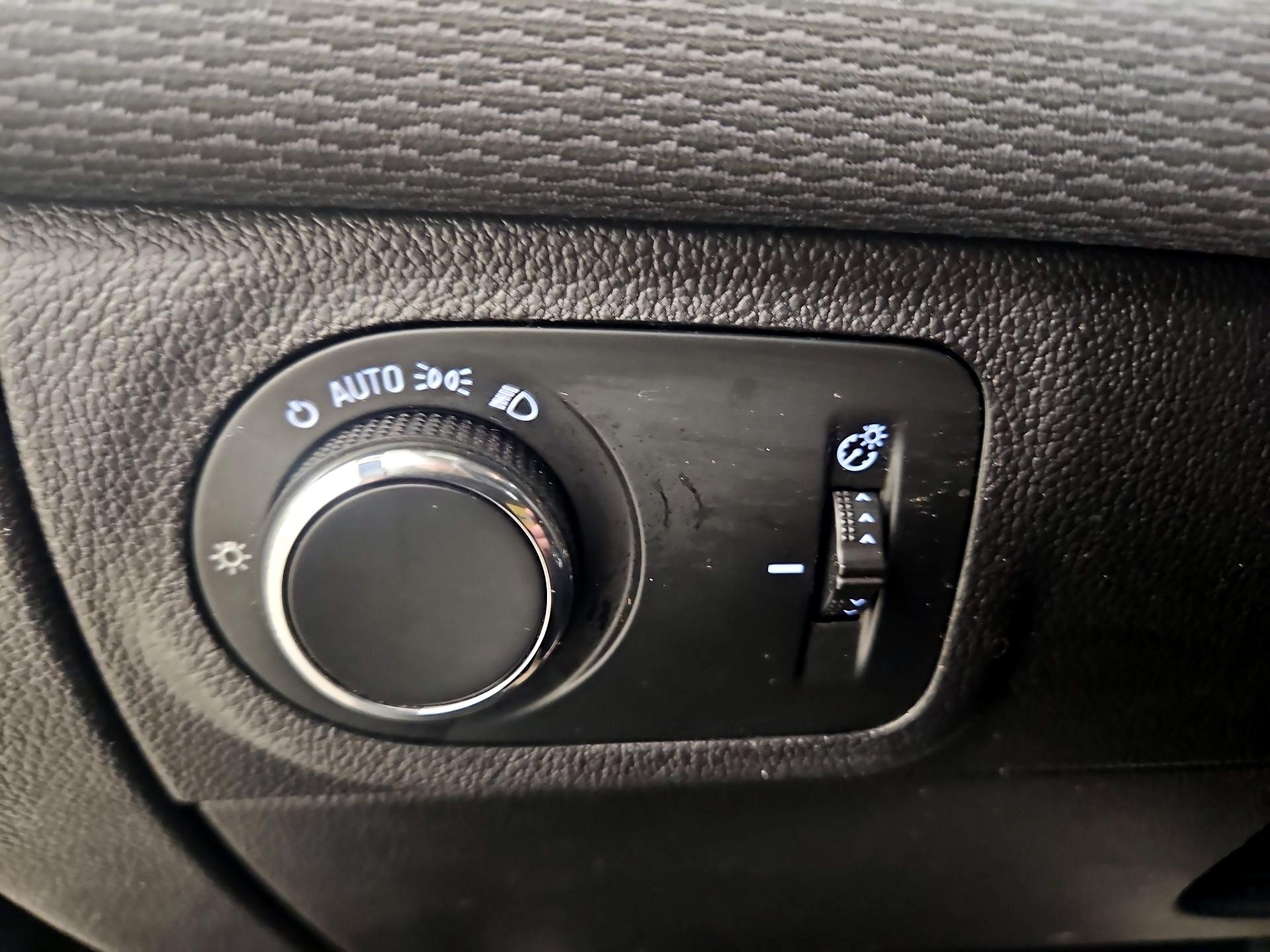 Thumbnail: 2017 Chevrolet Cruze - 13