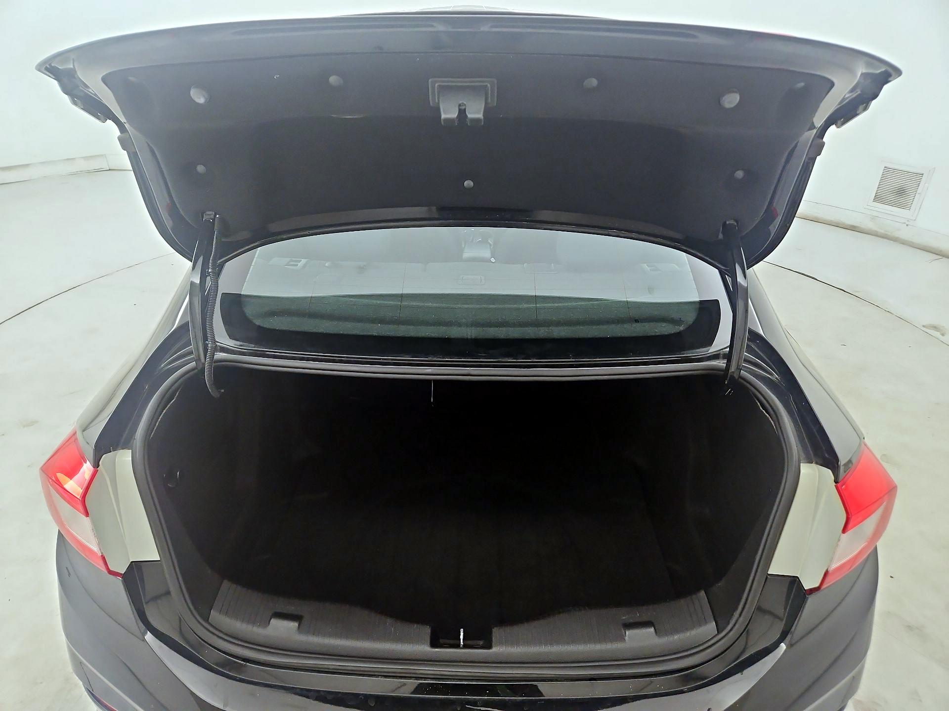 Thumbnail: 2017 Chevrolet Cruze - 20