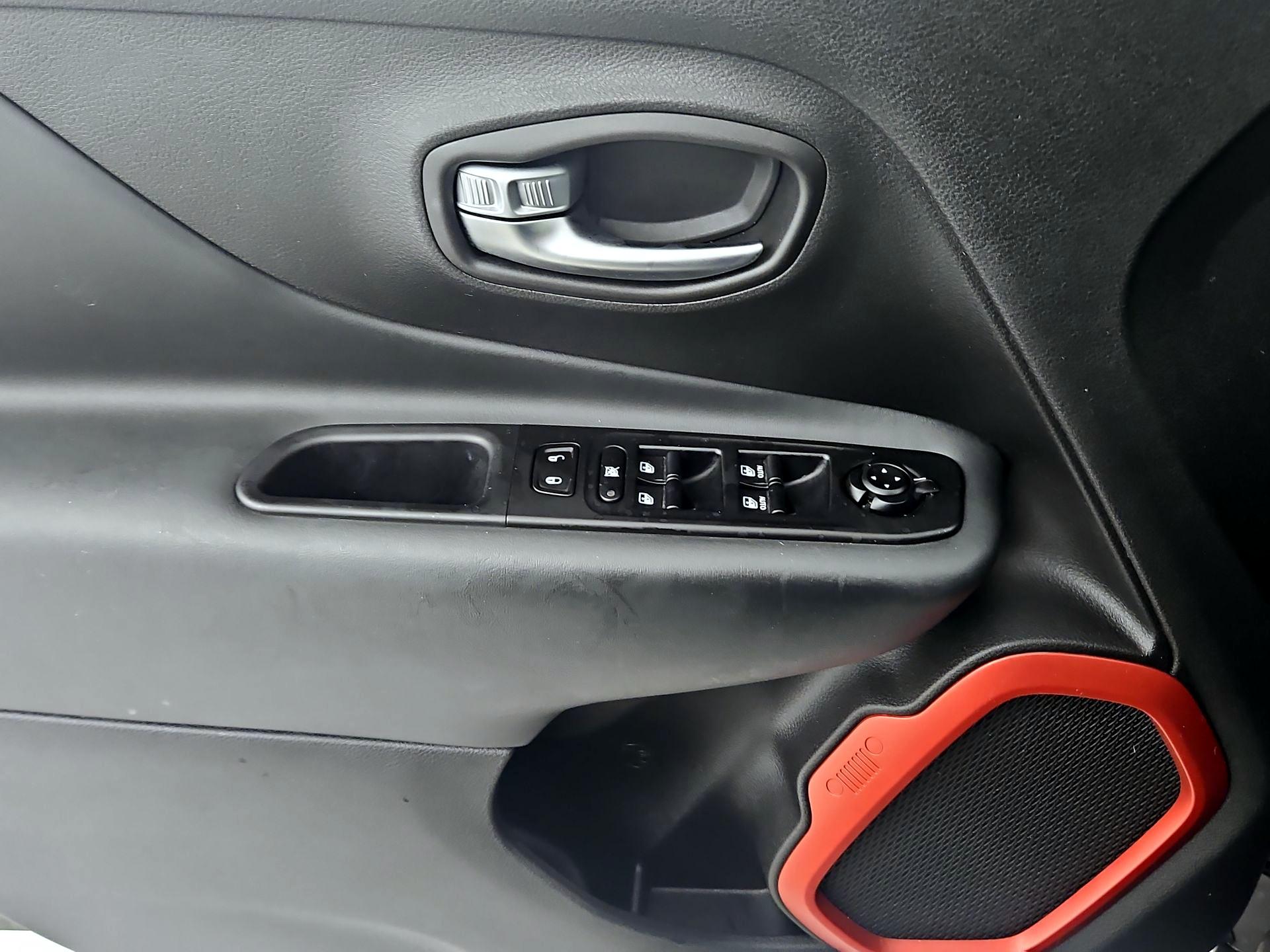 Thumbnail: 2022 Jeep Renegade - 12