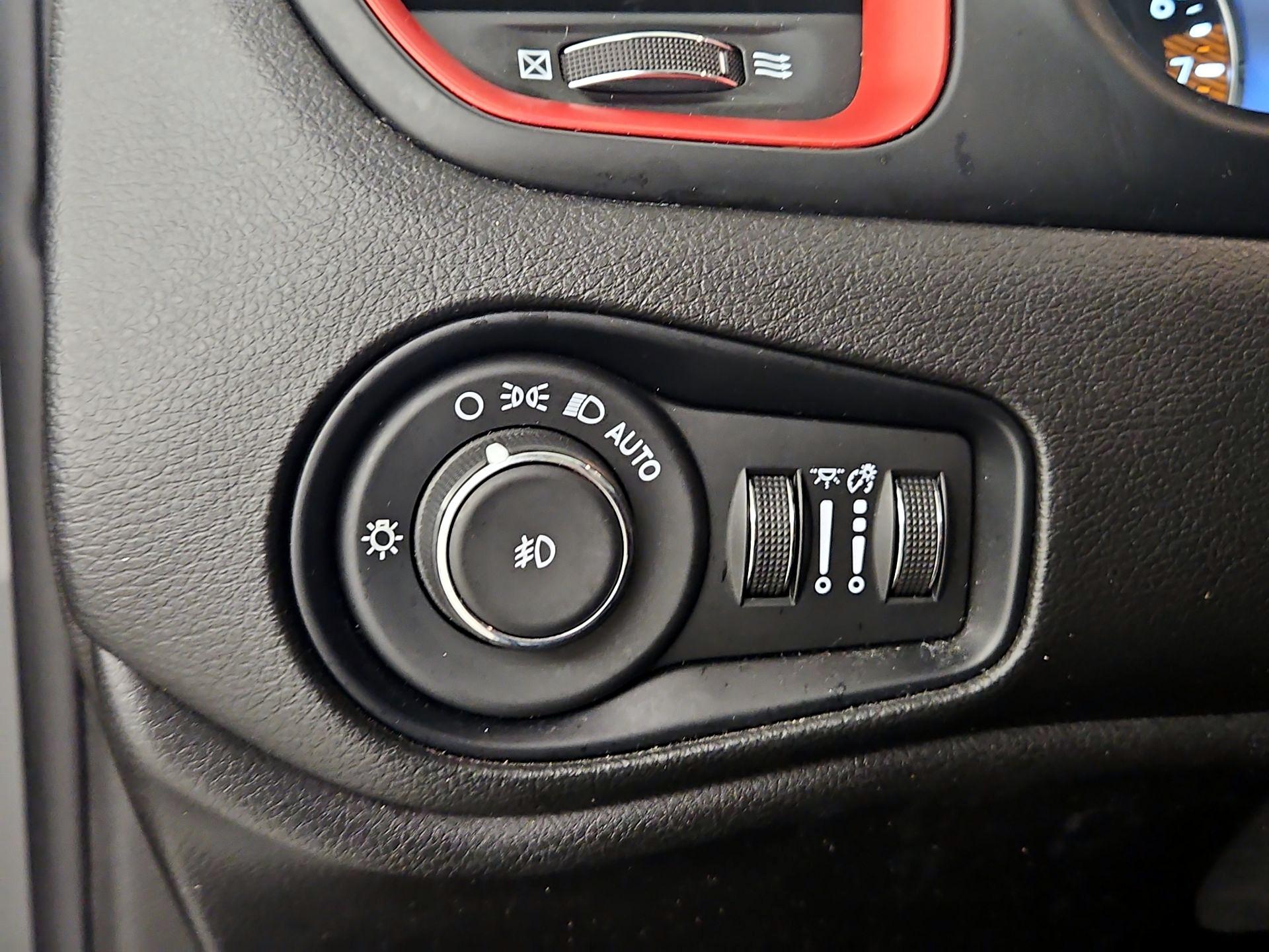 Thumbnail: 2022 Jeep Renegade - 13