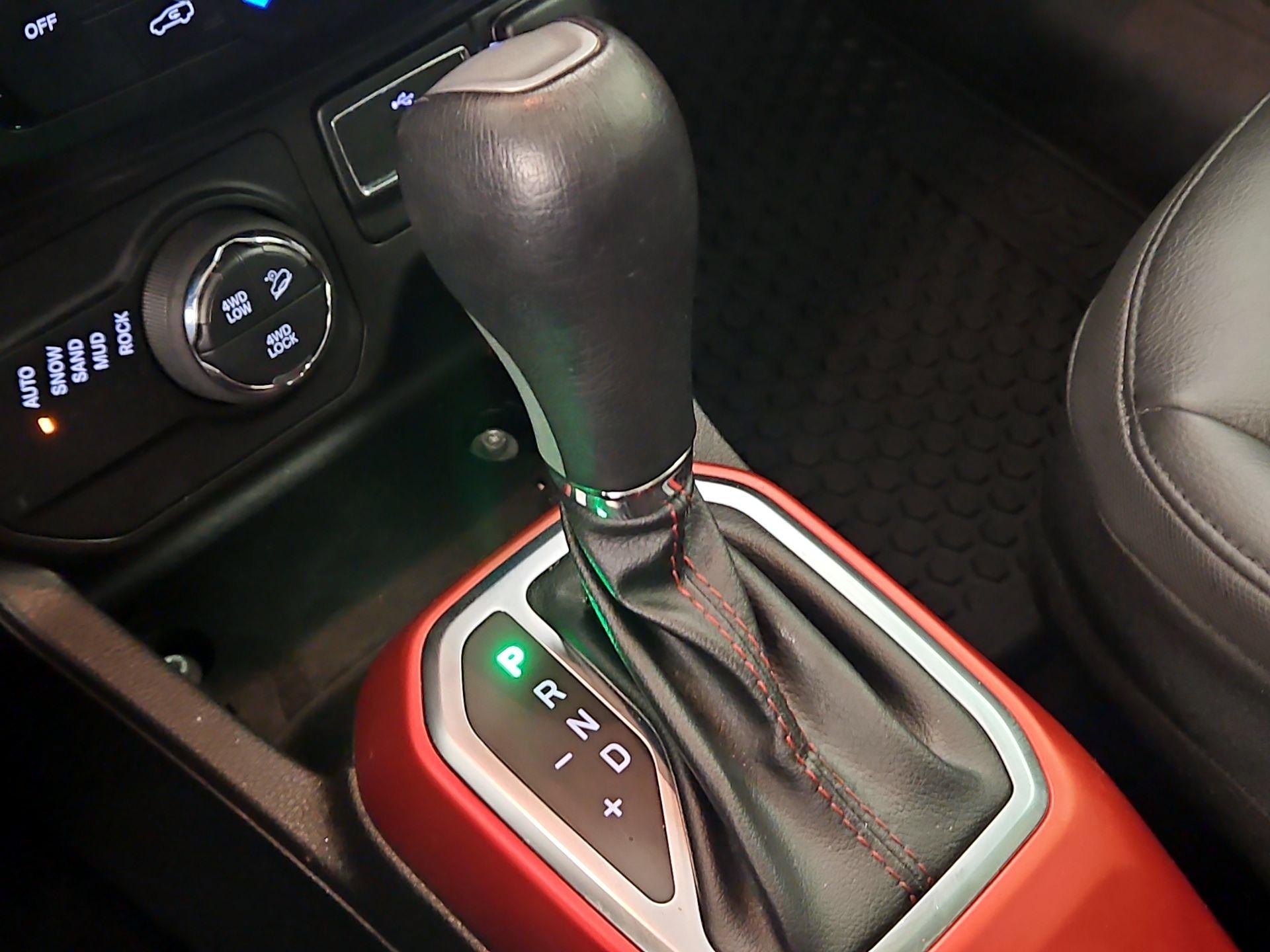 Thumbnail: 2022 Jeep Renegade - 18