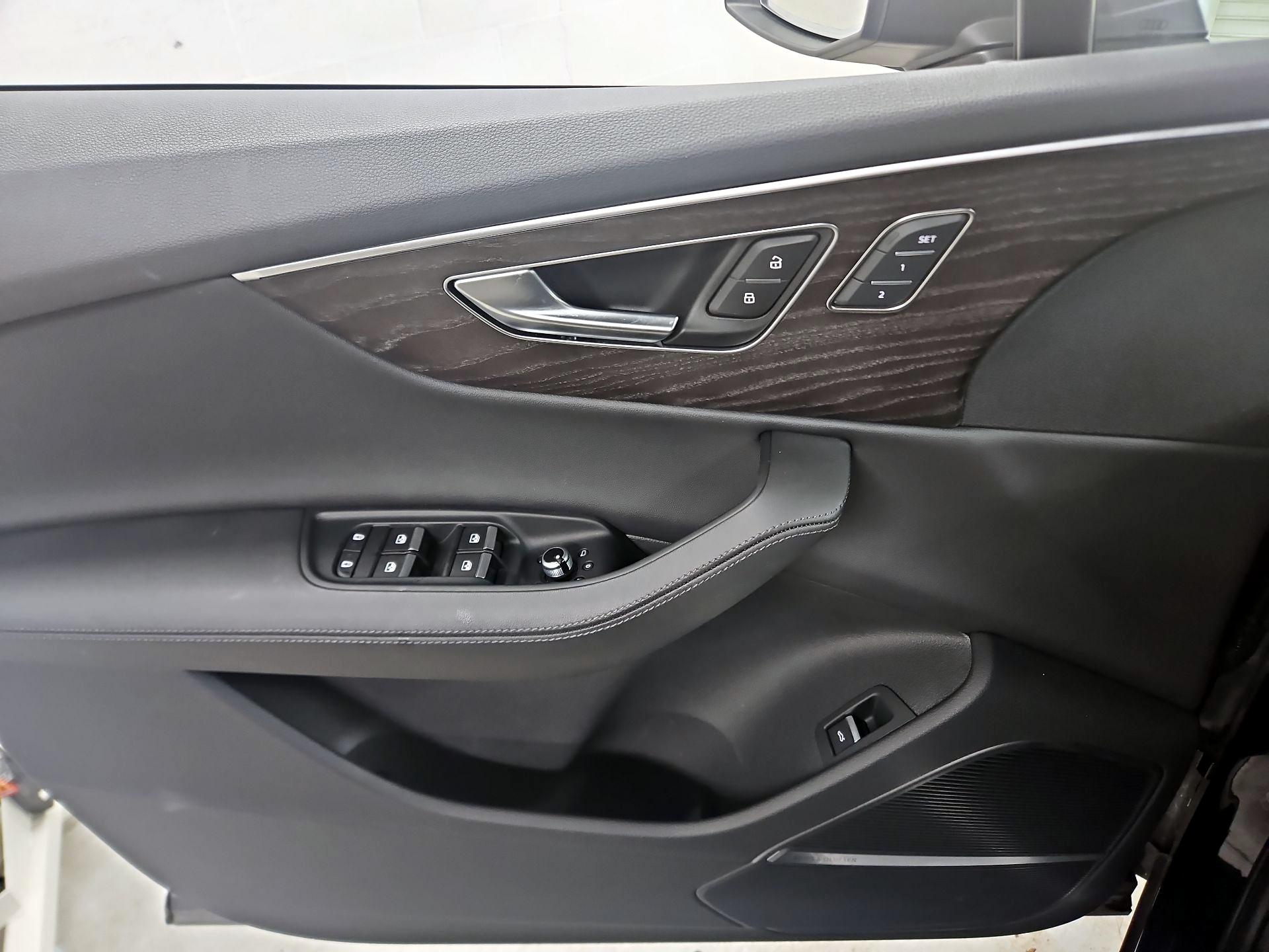 Thumbnail: 2023 Audi Q7 - 12