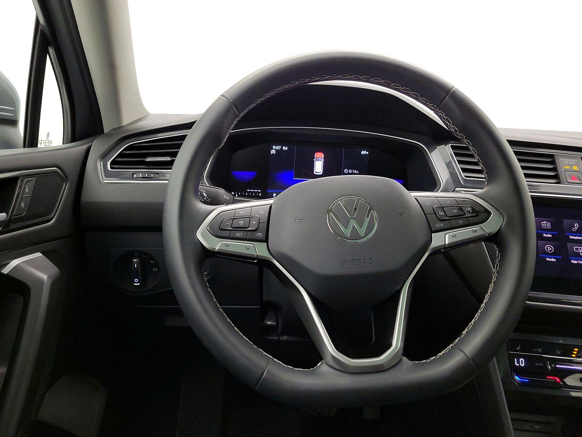 Thumbnail: 2023 Volkswagen Tiguan - 10