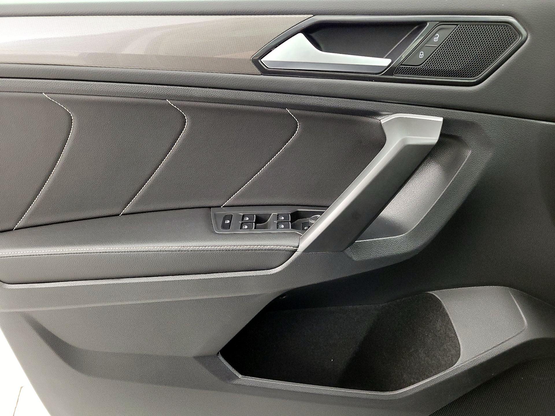Thumbnail: 2023 Volkswagen Tiguan - 12