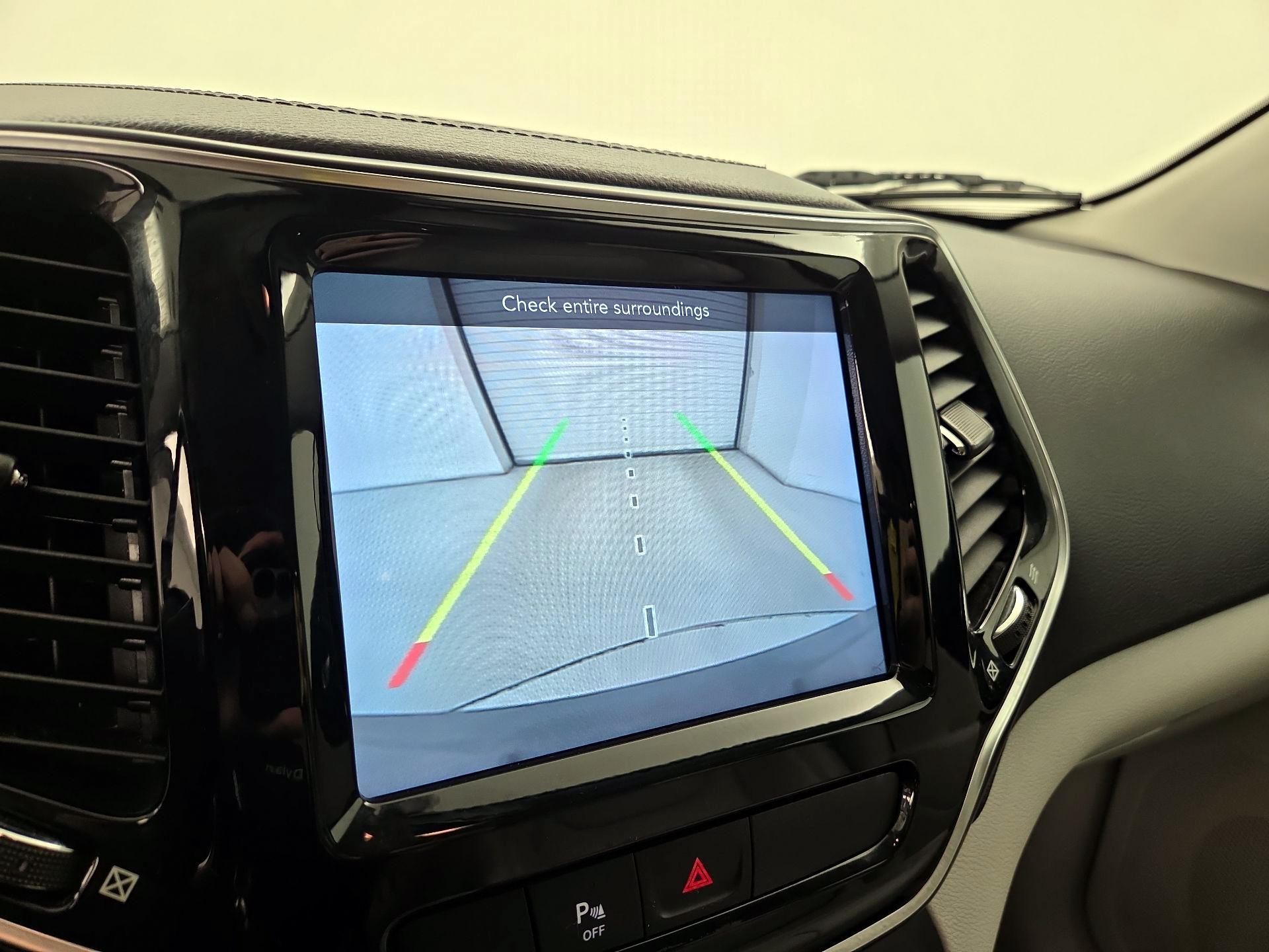 Thumbnail: 2020 Jeep Cherokee - 14