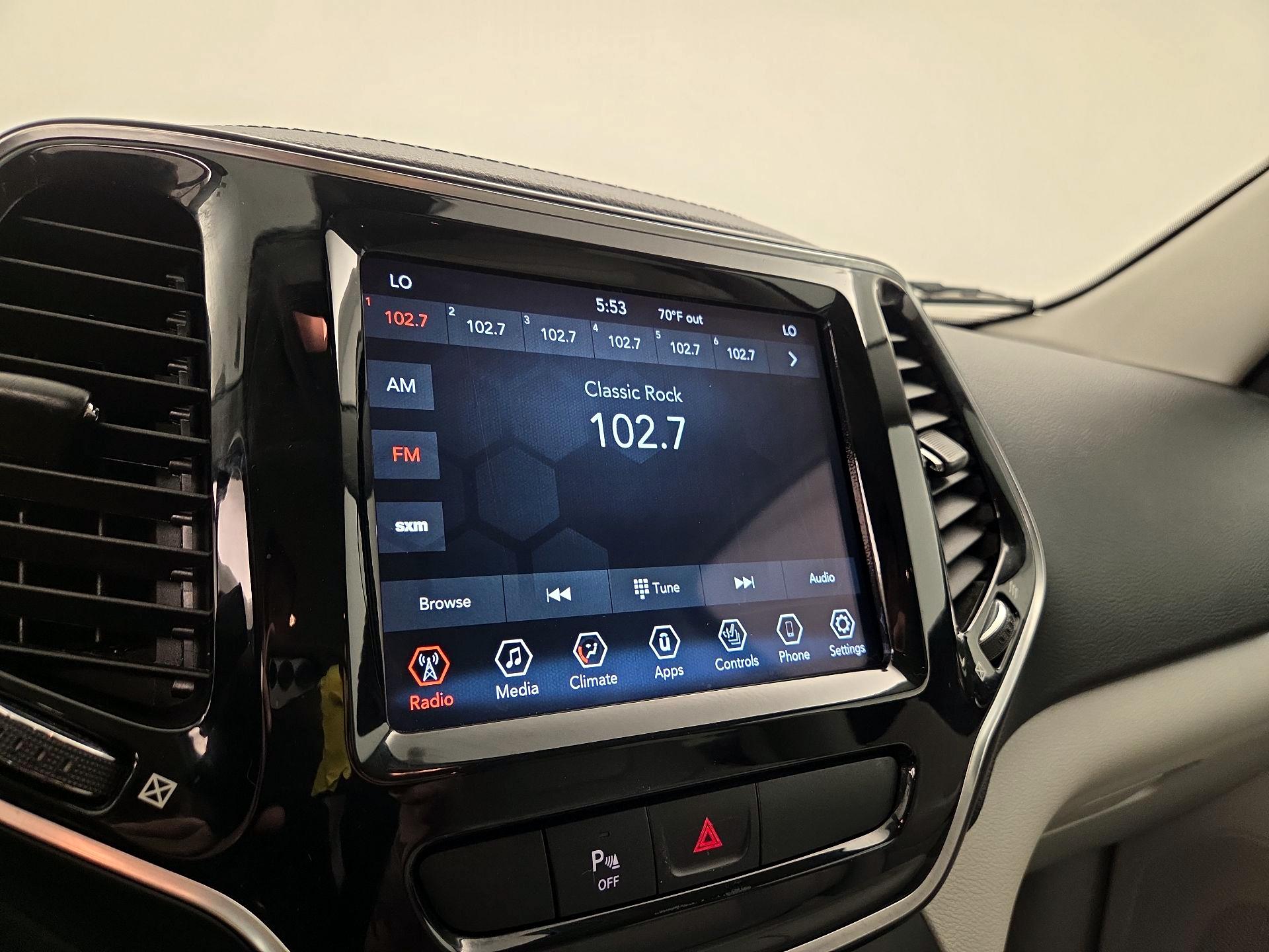 Thumbnail: 2020 Jeep Cherokee - 15